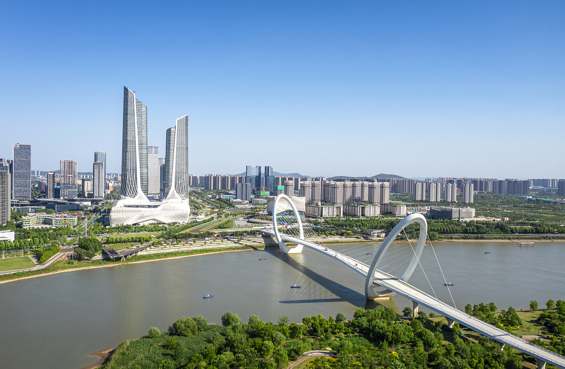 阳光正好,温度正好,不想刻意出行,不如去南京鱼嘴湿地公园闲逛.