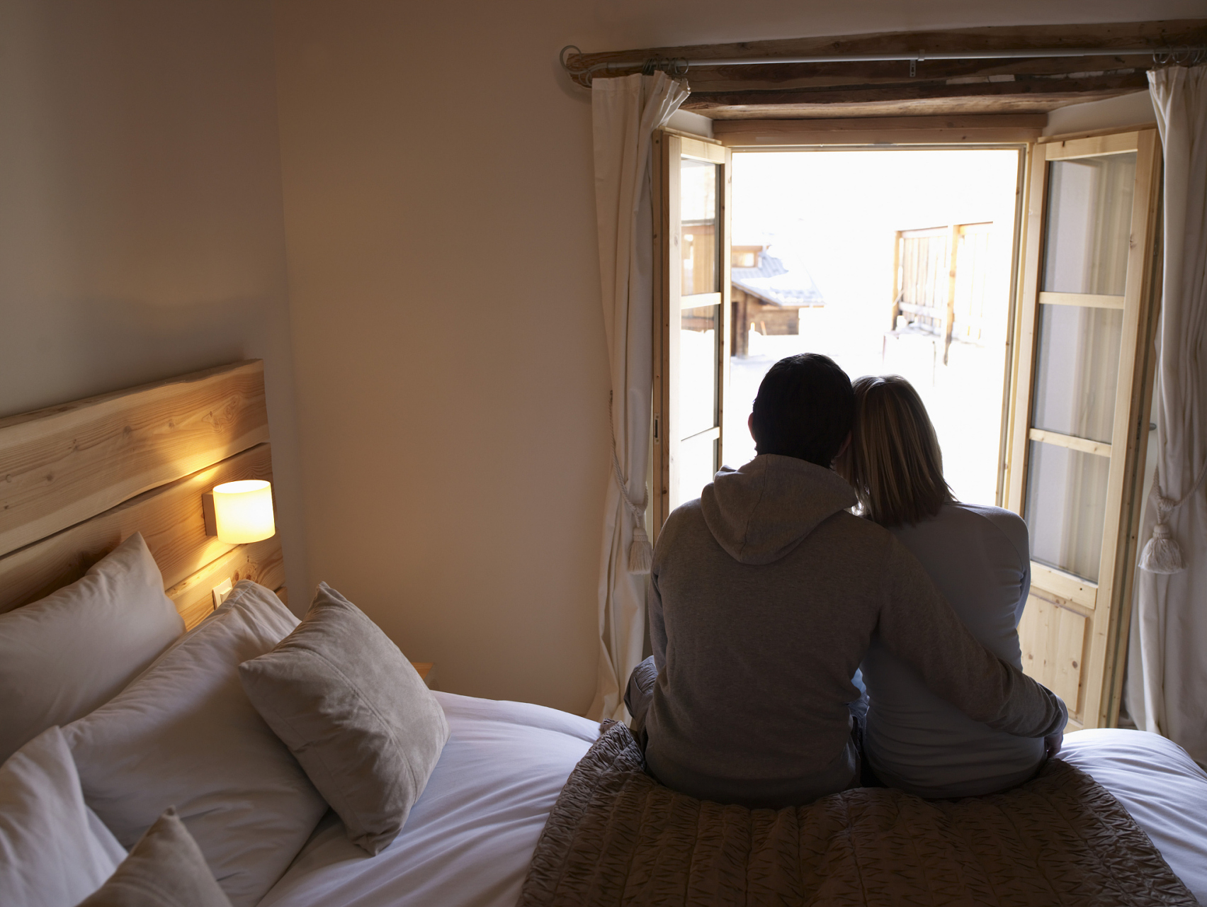 由于我无法自然生育,所以我和我的丈夫决定收养了一位女儿