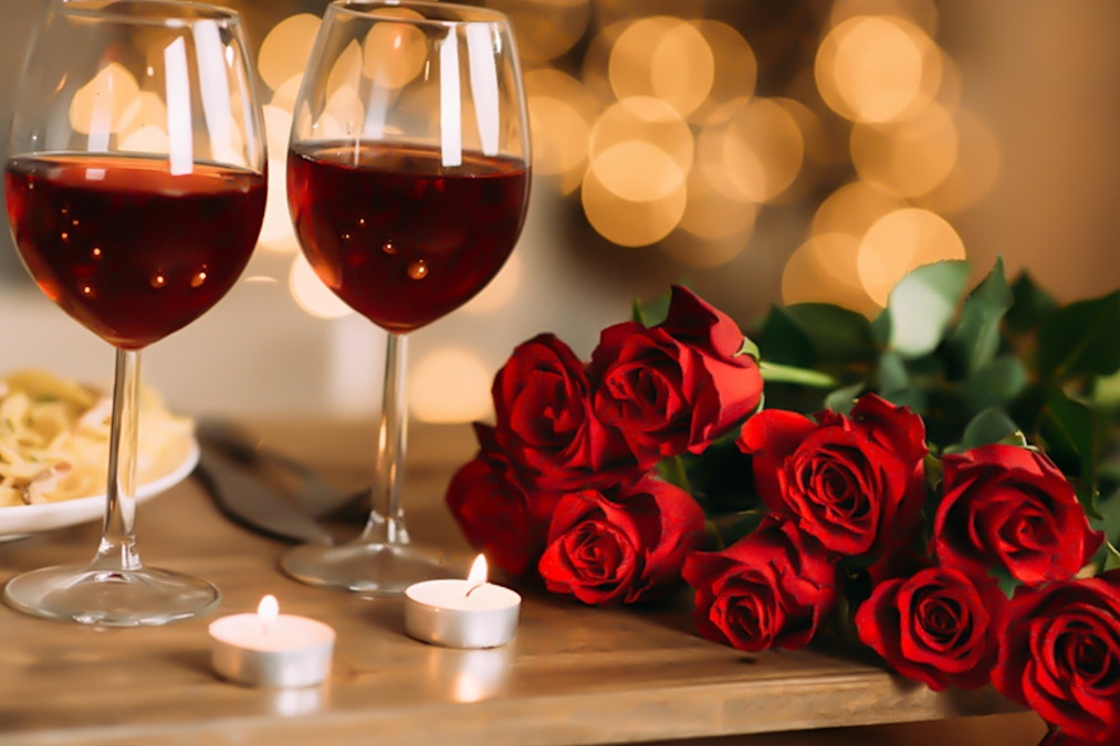 烛光玫瑰花浪漫横屏图片酒杯和玫瑰花图片大全红酒烛光玫瑰花横屏图片
