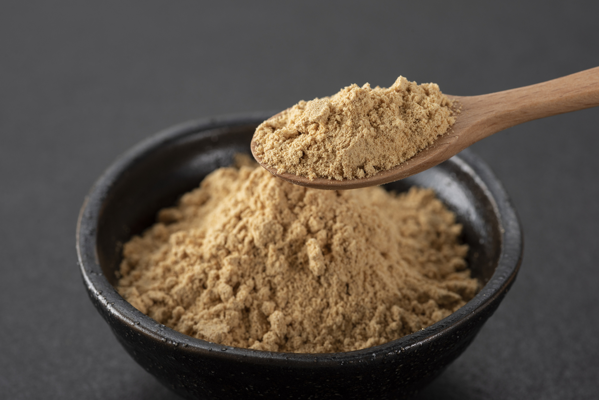 分享秋日好天气#  首先,三七粉是由三七根部制成的粉末,被广泛认为