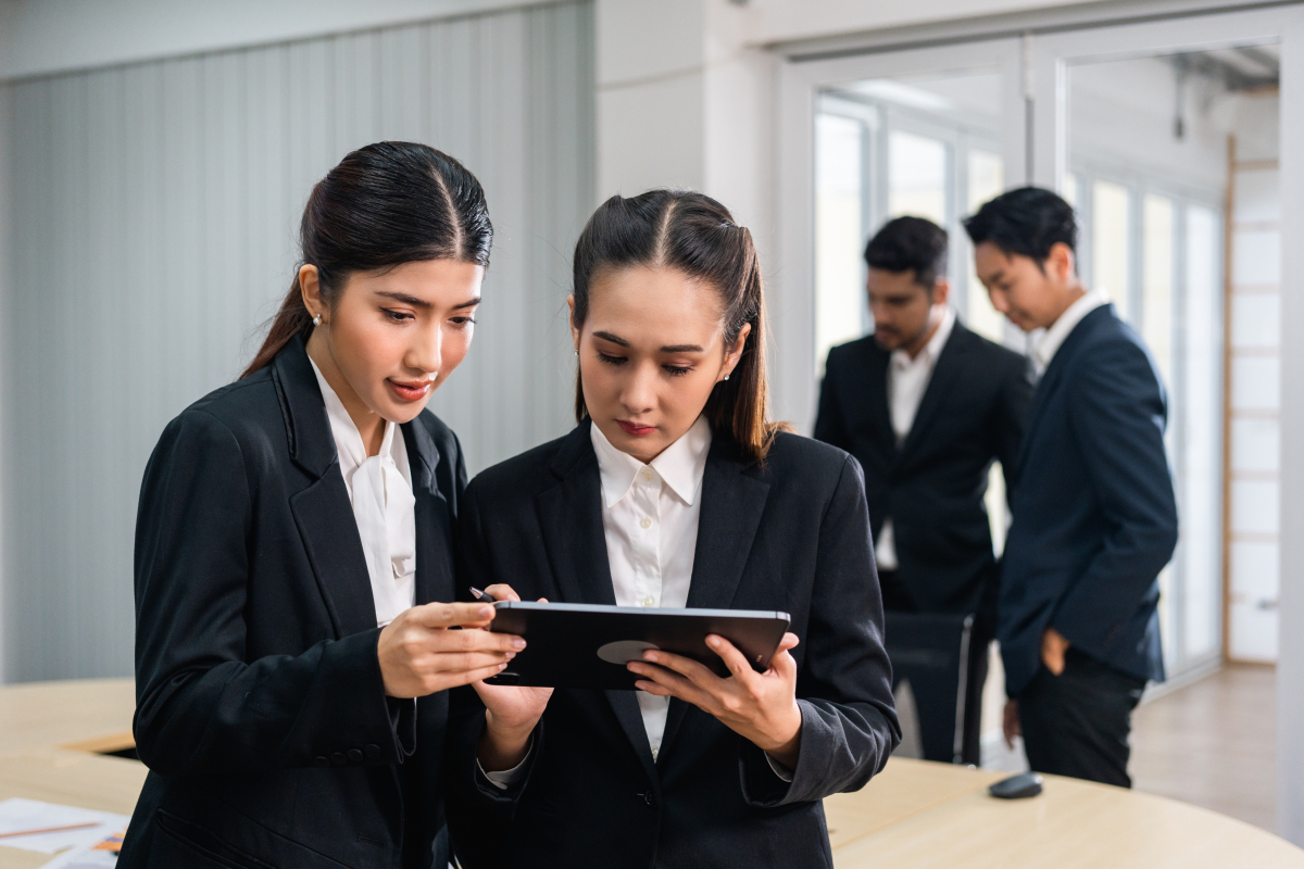 在职场上与同事友好相处可以创造良好工作环境和工作氛围