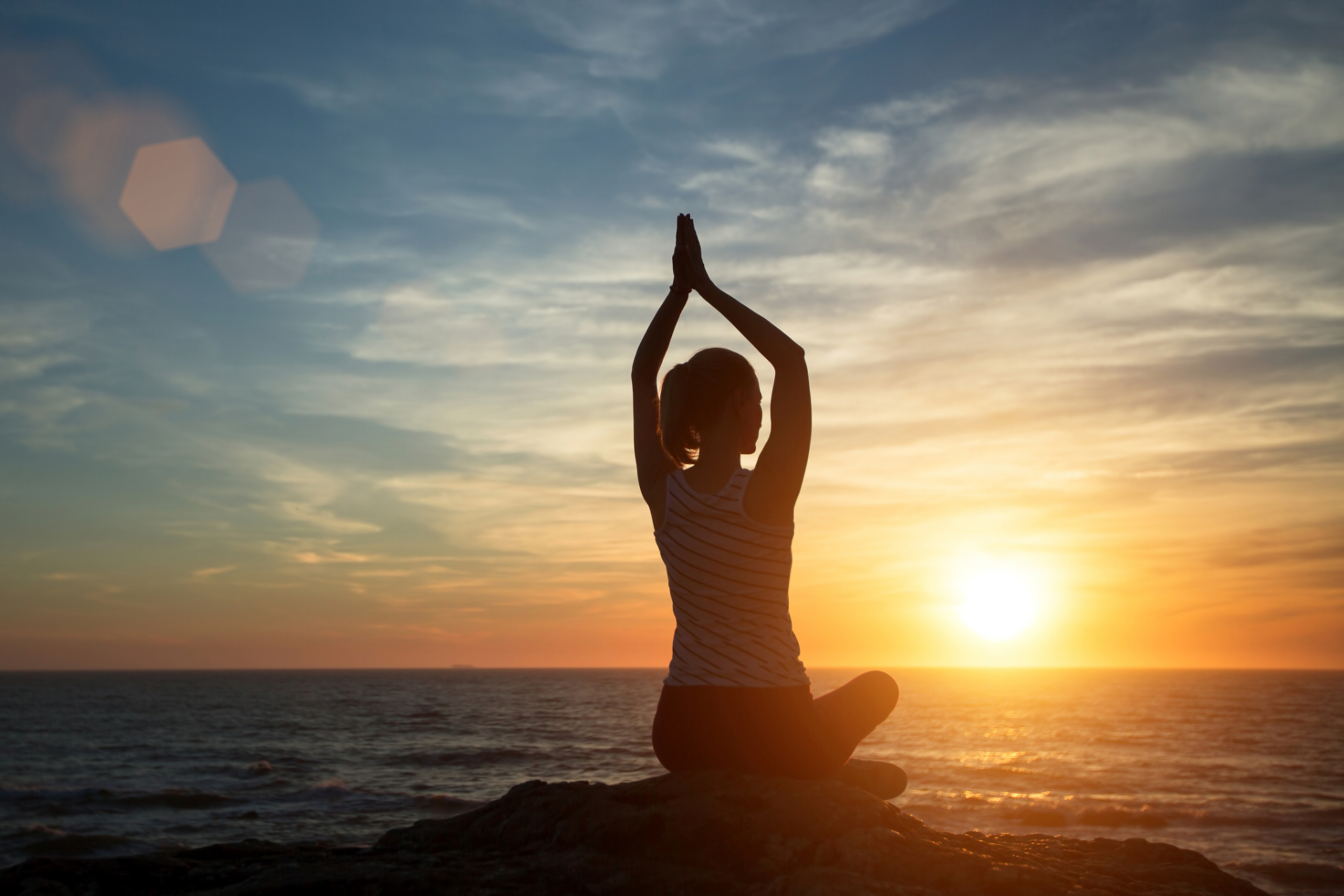 心灵瑜伽# 心灵瑜伽是一种结合瑜伽,冥想和呼吸练习的心理疗法