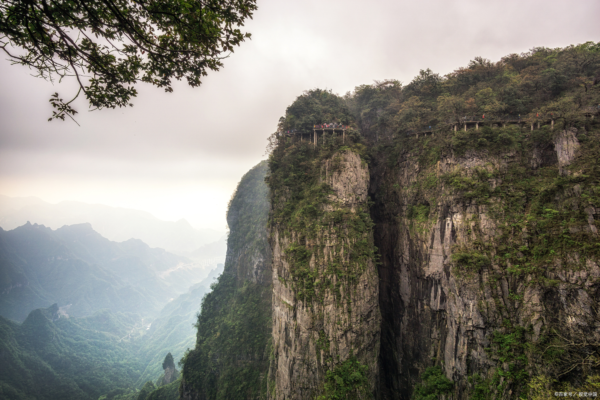 天台山旅游景点介绍:佛道圣地,山水相依,心灵之旅的起点  尊敬的听众