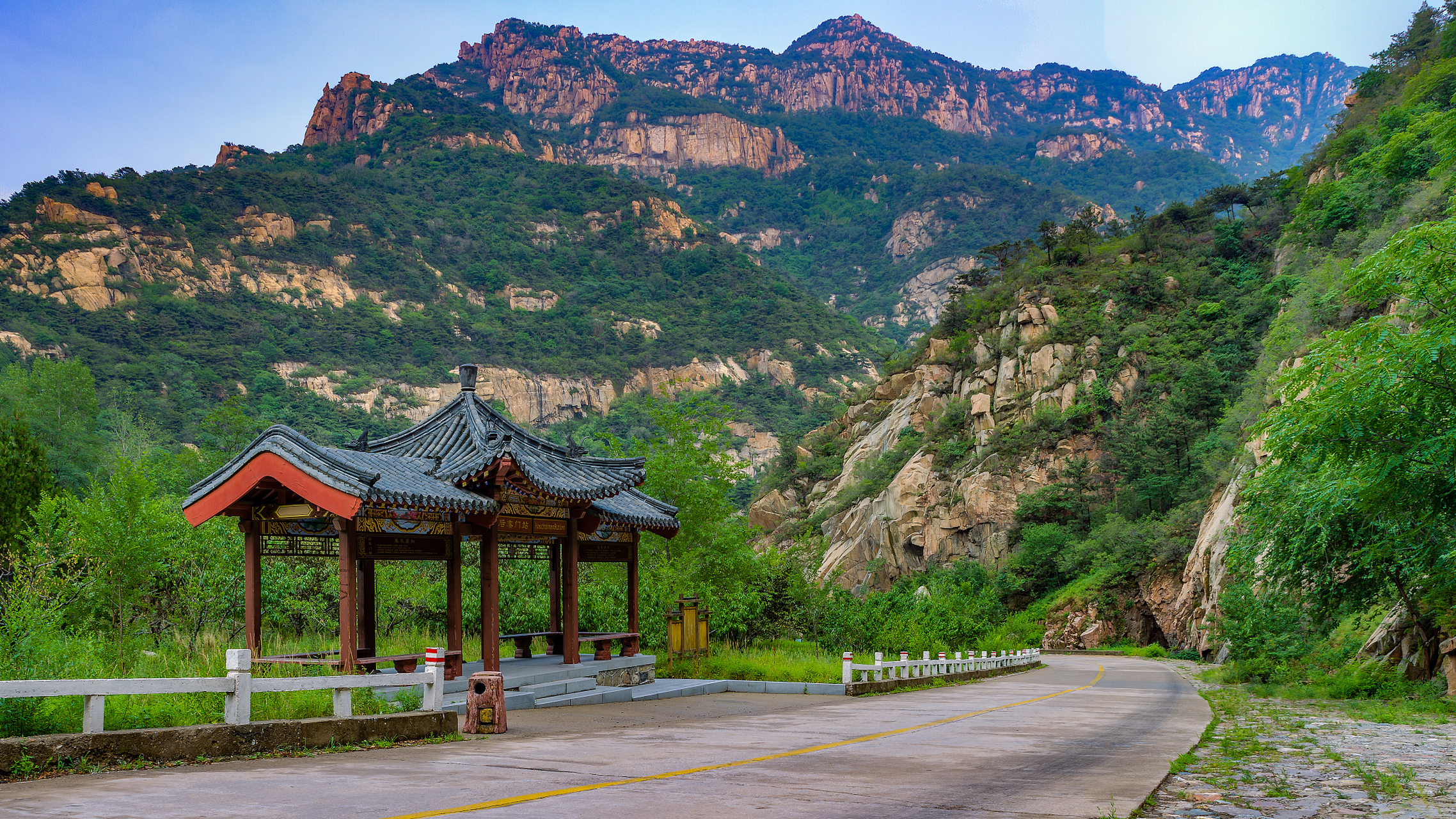 环翠峪风景名胜区位于郑州西南40公里的荥阳市境内,是国家aaa级旅游