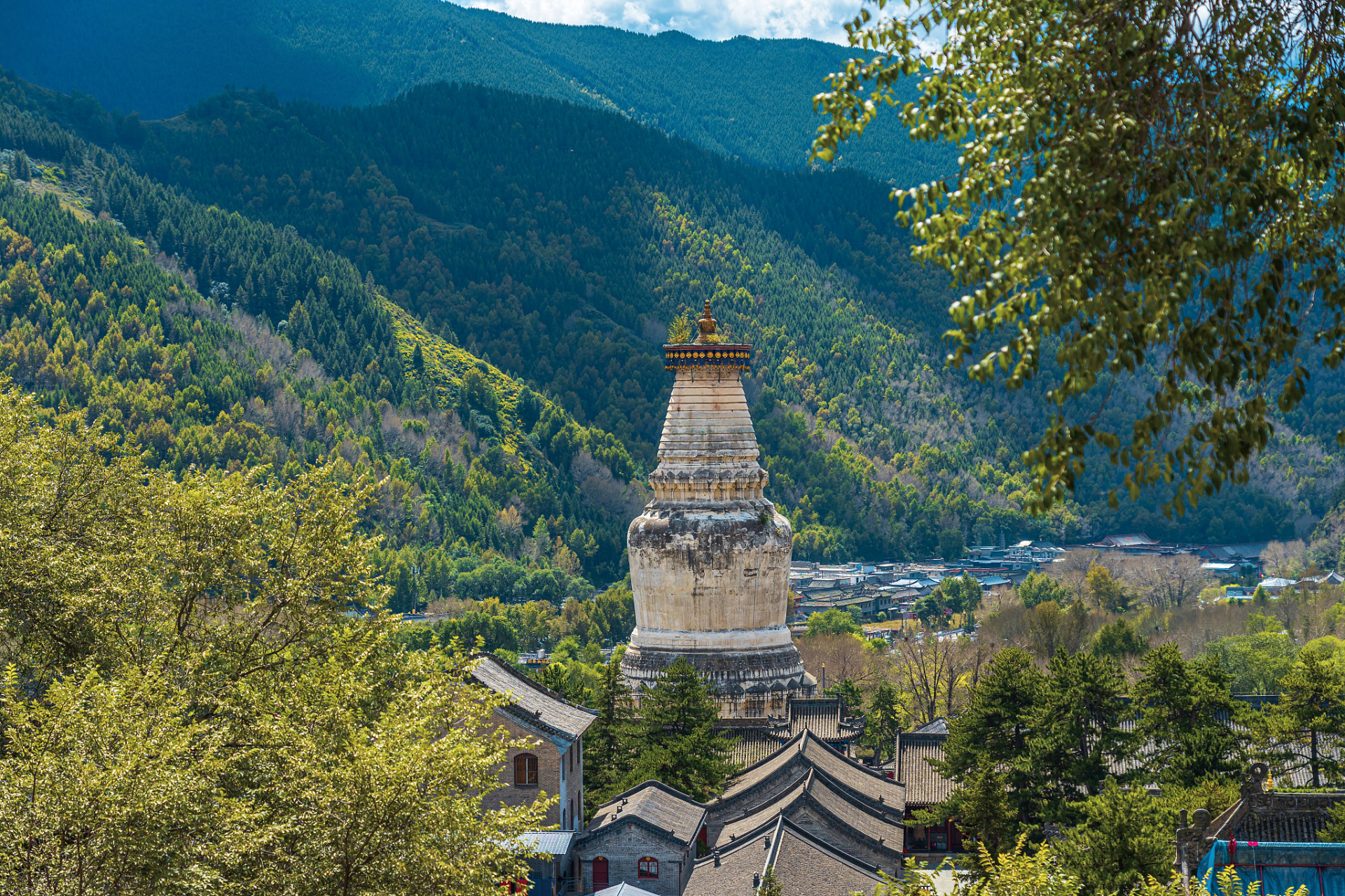 山西忻州必去打卡的10个景点:  1,五台山  2,雁门关  3,忻州古城  4