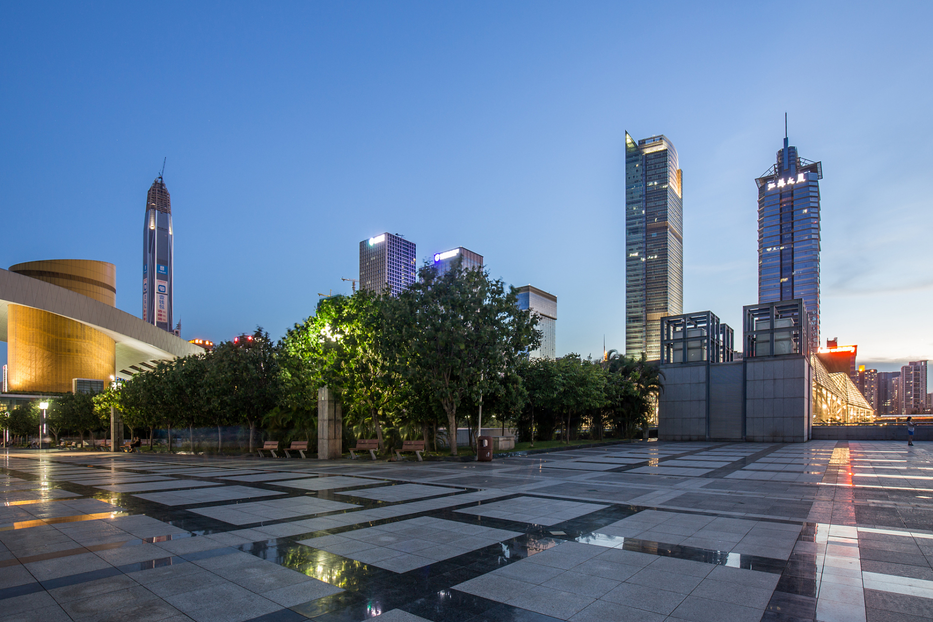 南京胜利广场是为纪念中国人民解放军渡江战役胜利而兴建的,具有重要