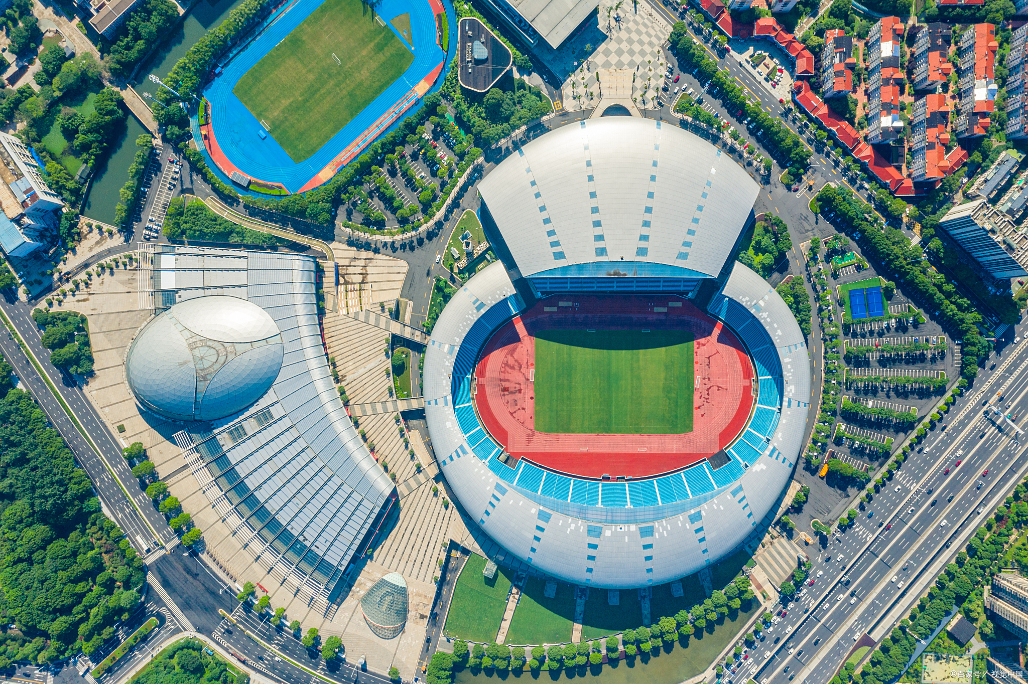 杭州莲花体育场,通常被称为"大莲花",是杭州奥林匹克体育中心的核心