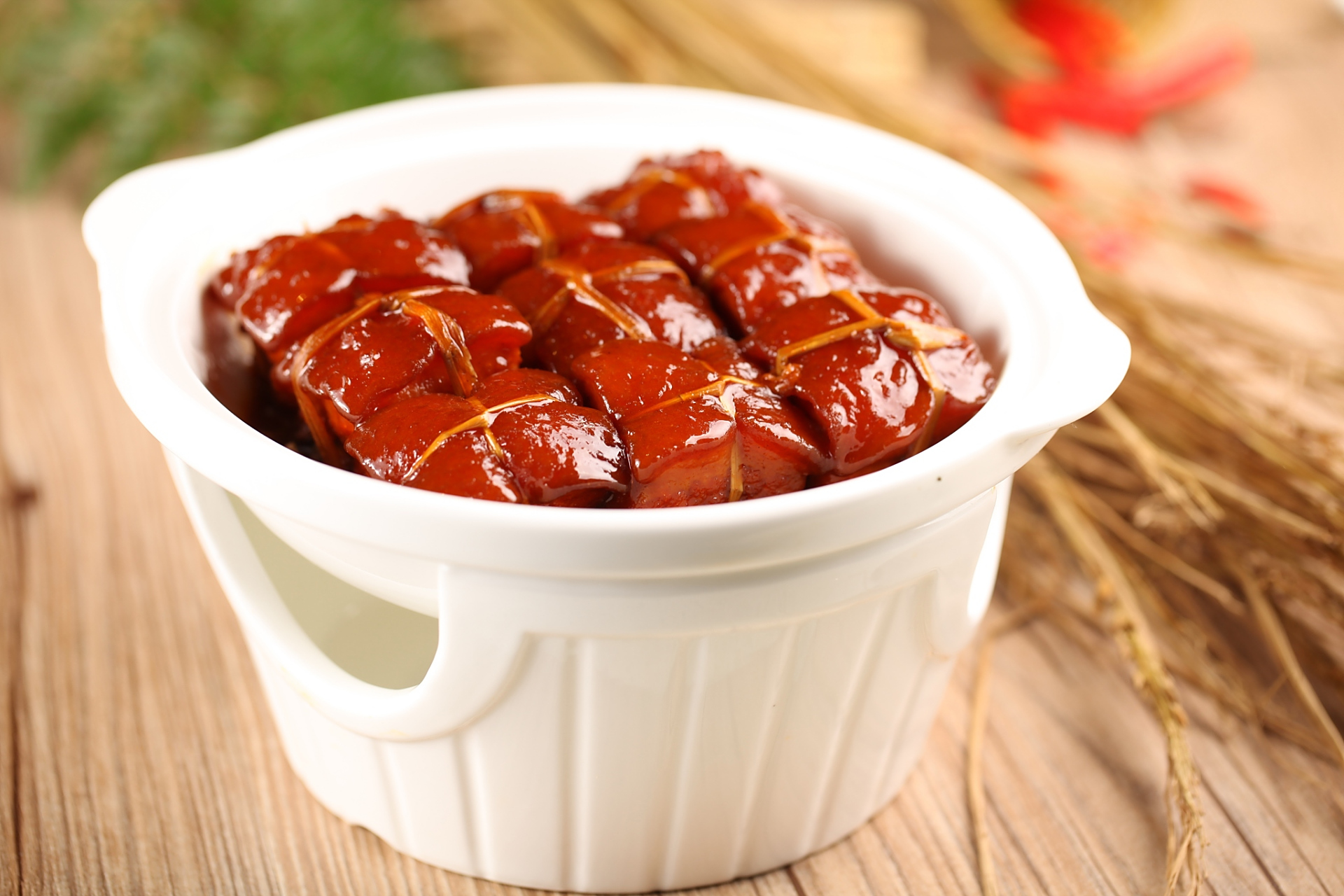 9497今天给大家分享一个经典的中式菜肴——红烧肉,让你的餐桌