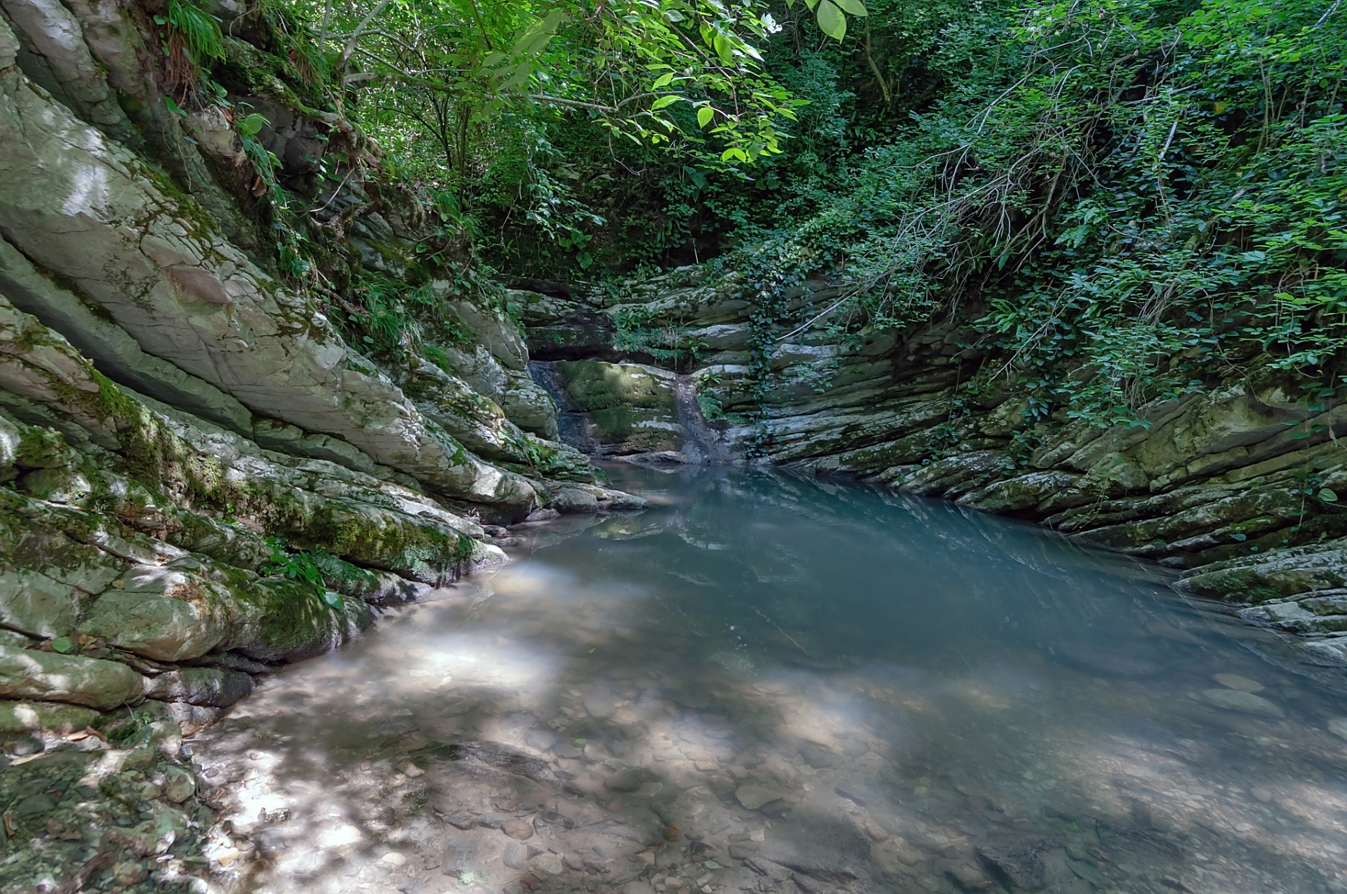 花岩溪国家森林公园,距常德城区50公里,被誉为"湖南的西湖","常德的