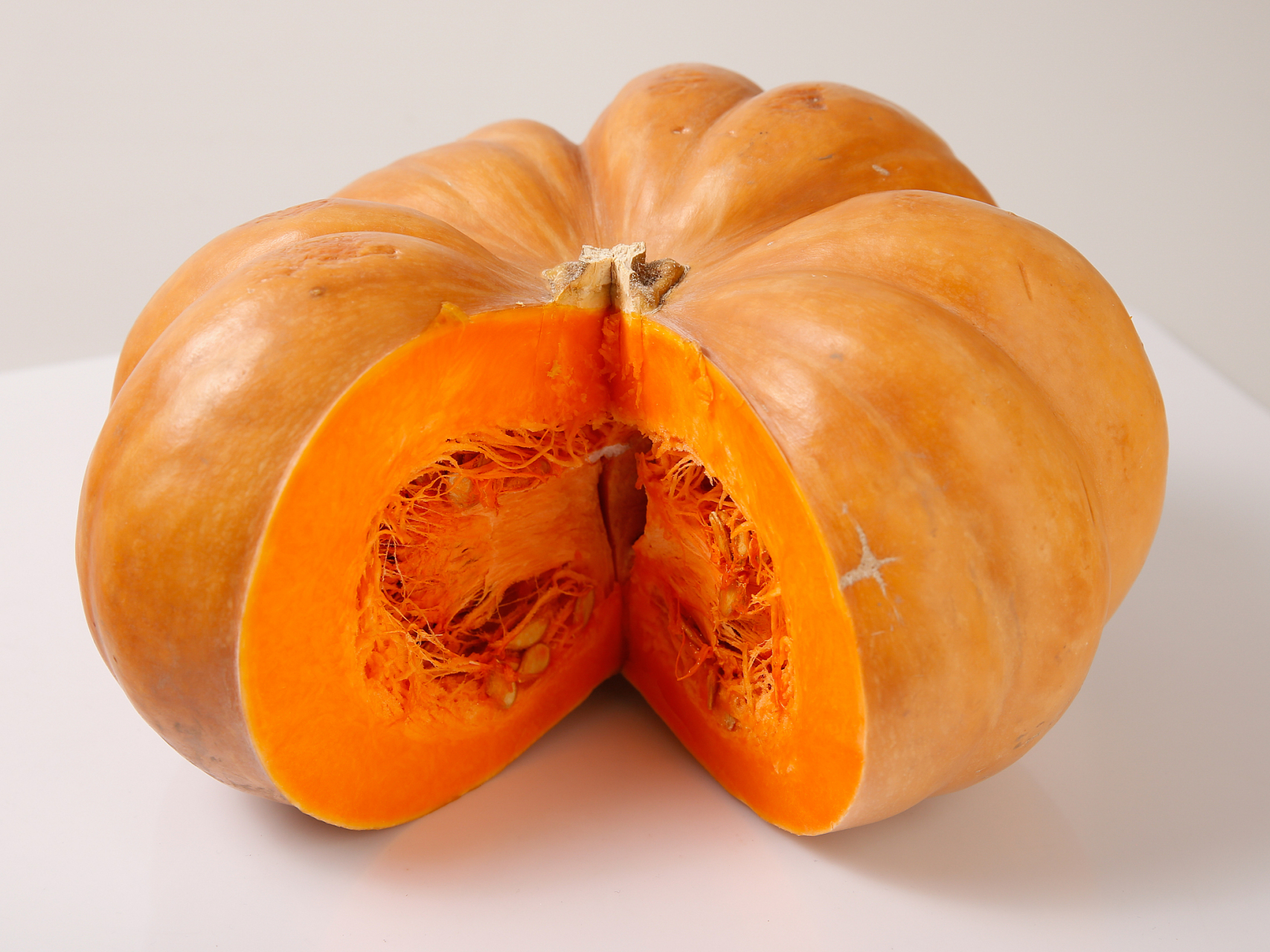 经常熬夜  三多吃三少吃  1,多吃南瓜. 2,多吃山药. 3,多吃芋头.