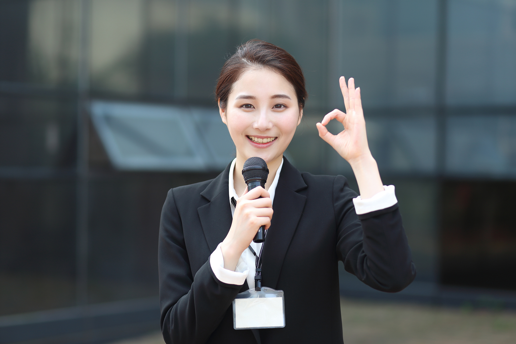 这些技巧和要领可以帮助演讲者表达观点和情感,增强说服力,让听众更好