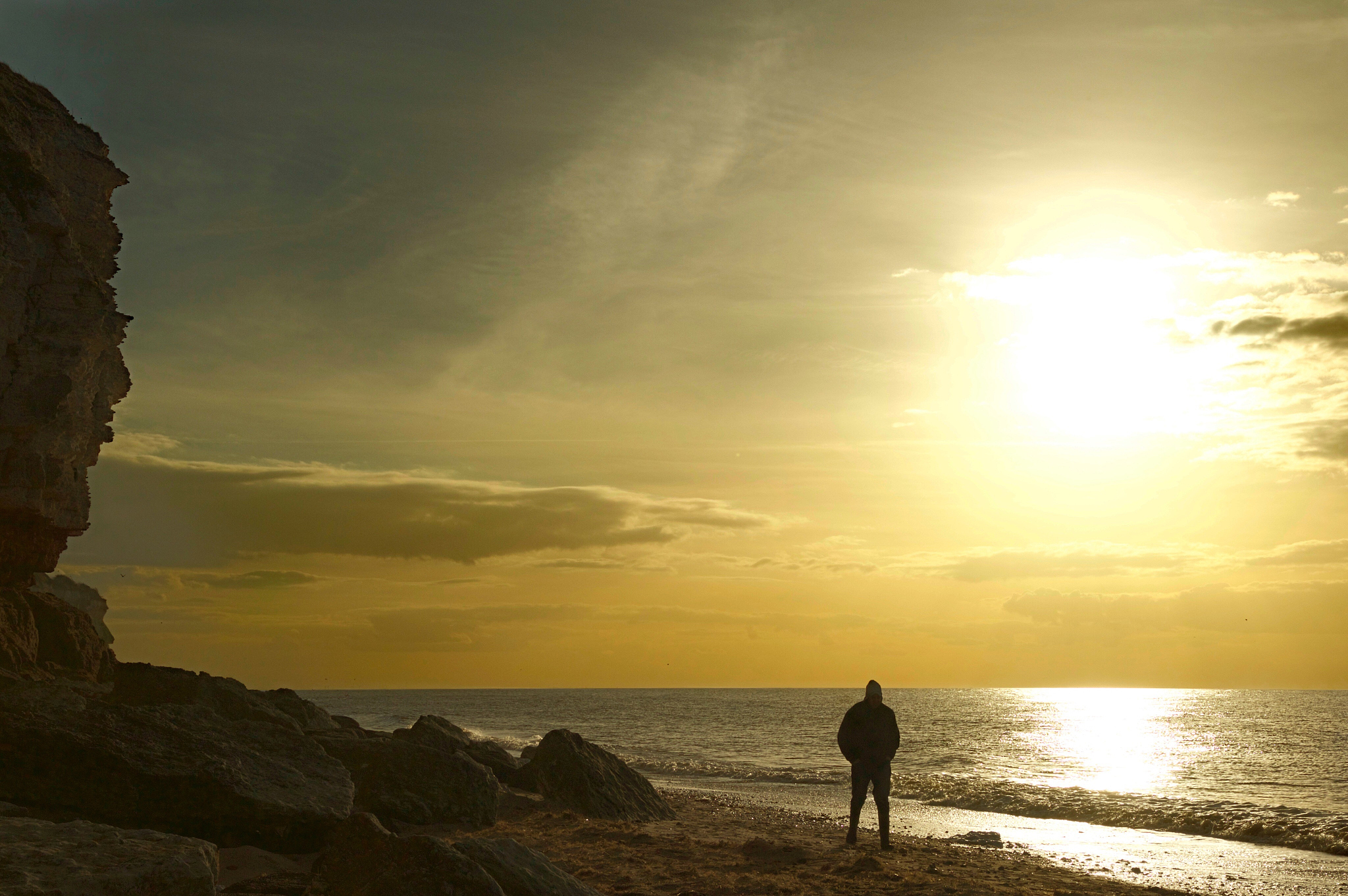 心中的那片海,波涛汹涌,却难以抵达彼岸