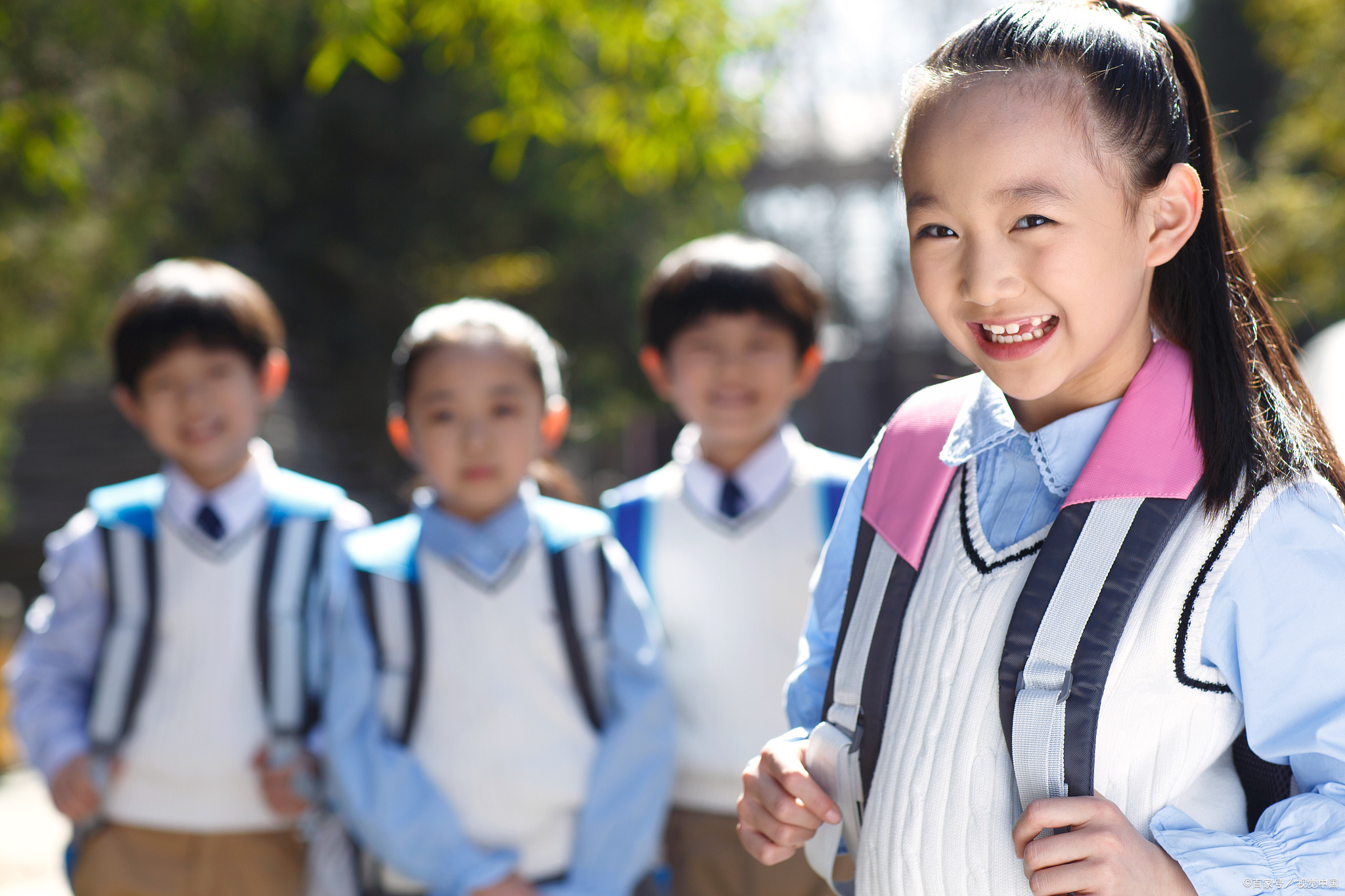 对于这群怀揣梦想,满眼好奇的一年级小学生而言,此刻正如春日里