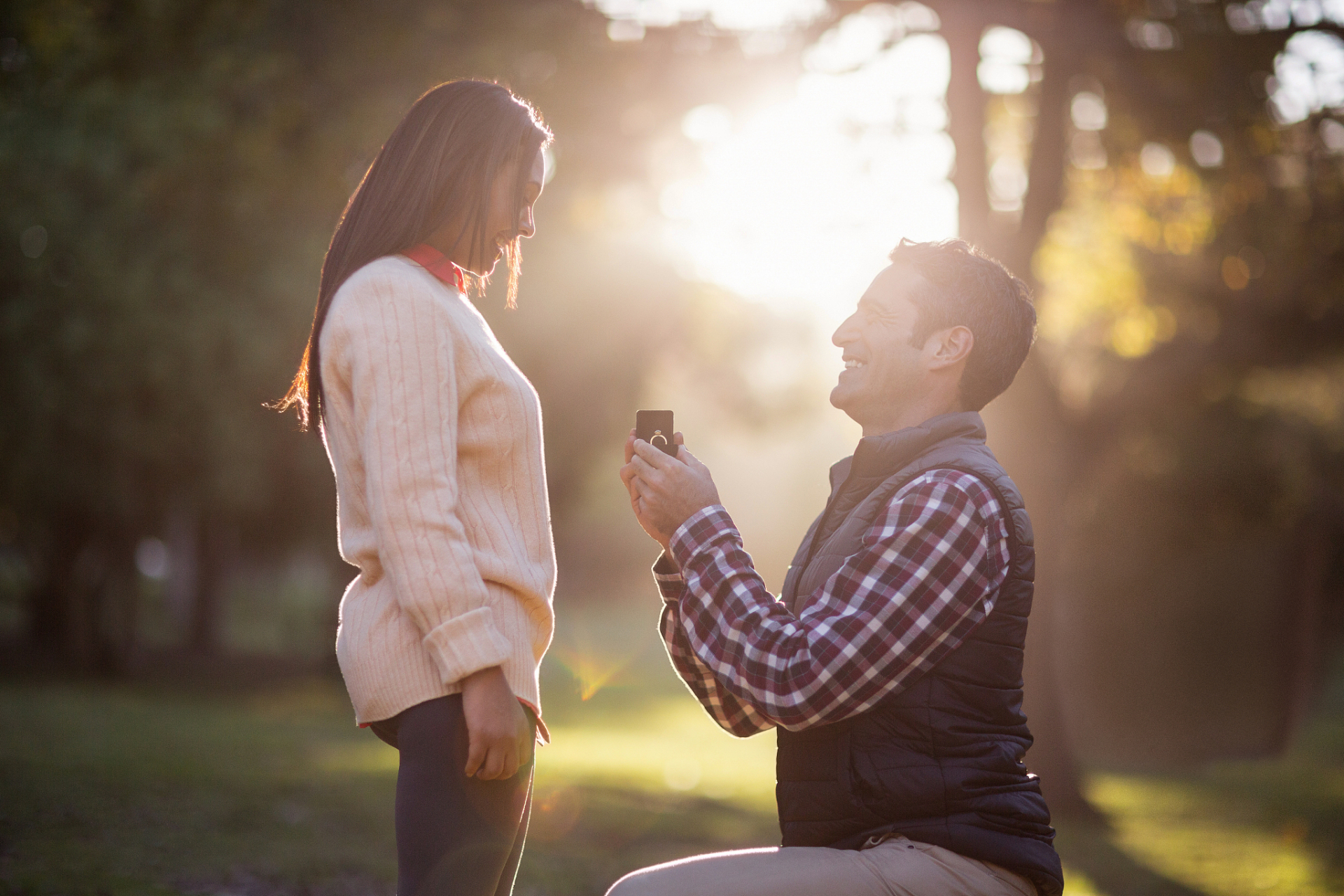 现实生活中,有多少夫妻的婚姻早已名存实亡,为了不让年迈的父母操心