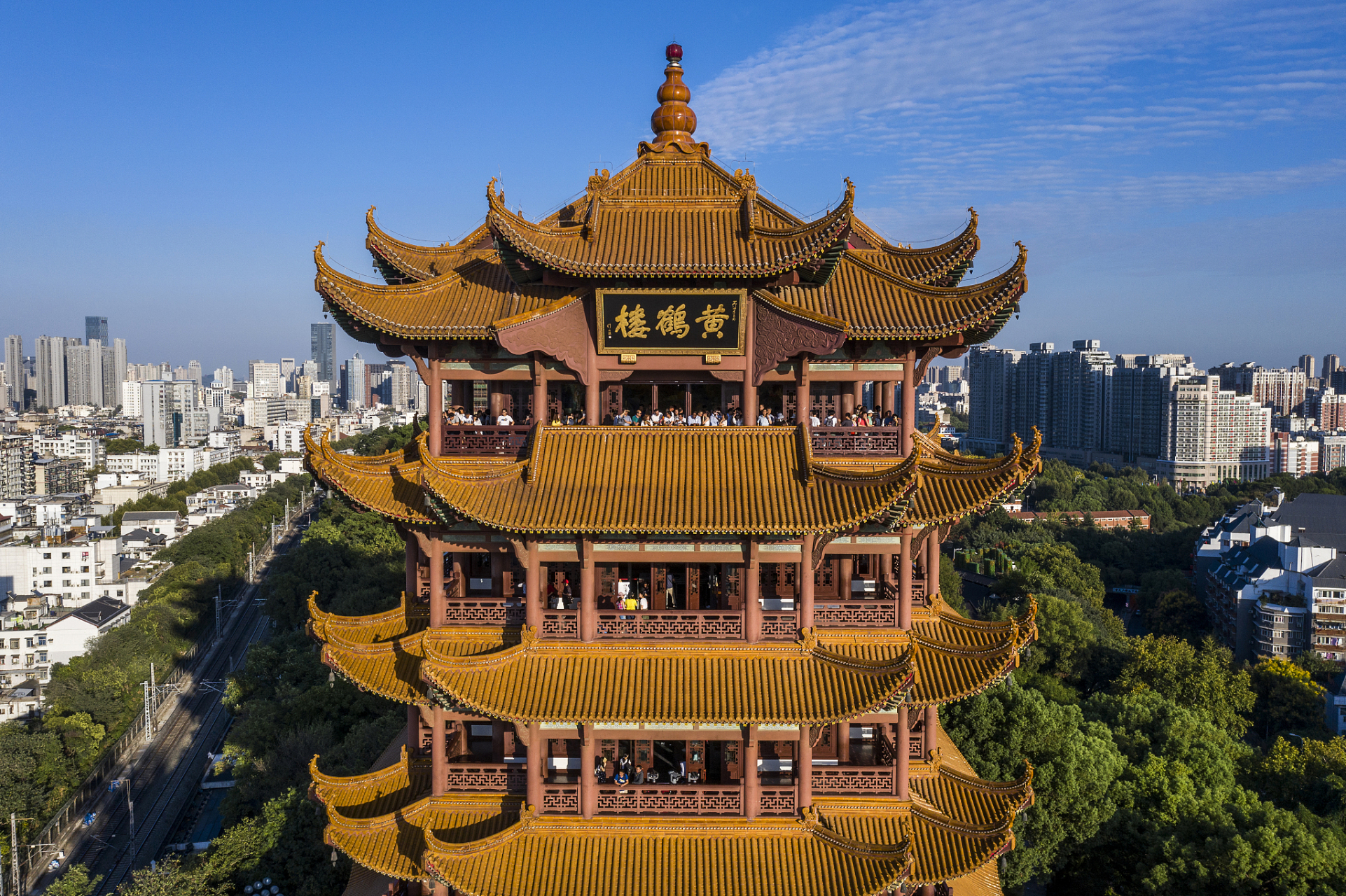 【#武汉#  #黄鹤楼# 】黄鹤楼位于中国湖北省武汉市的武昌蛇山之巅,是