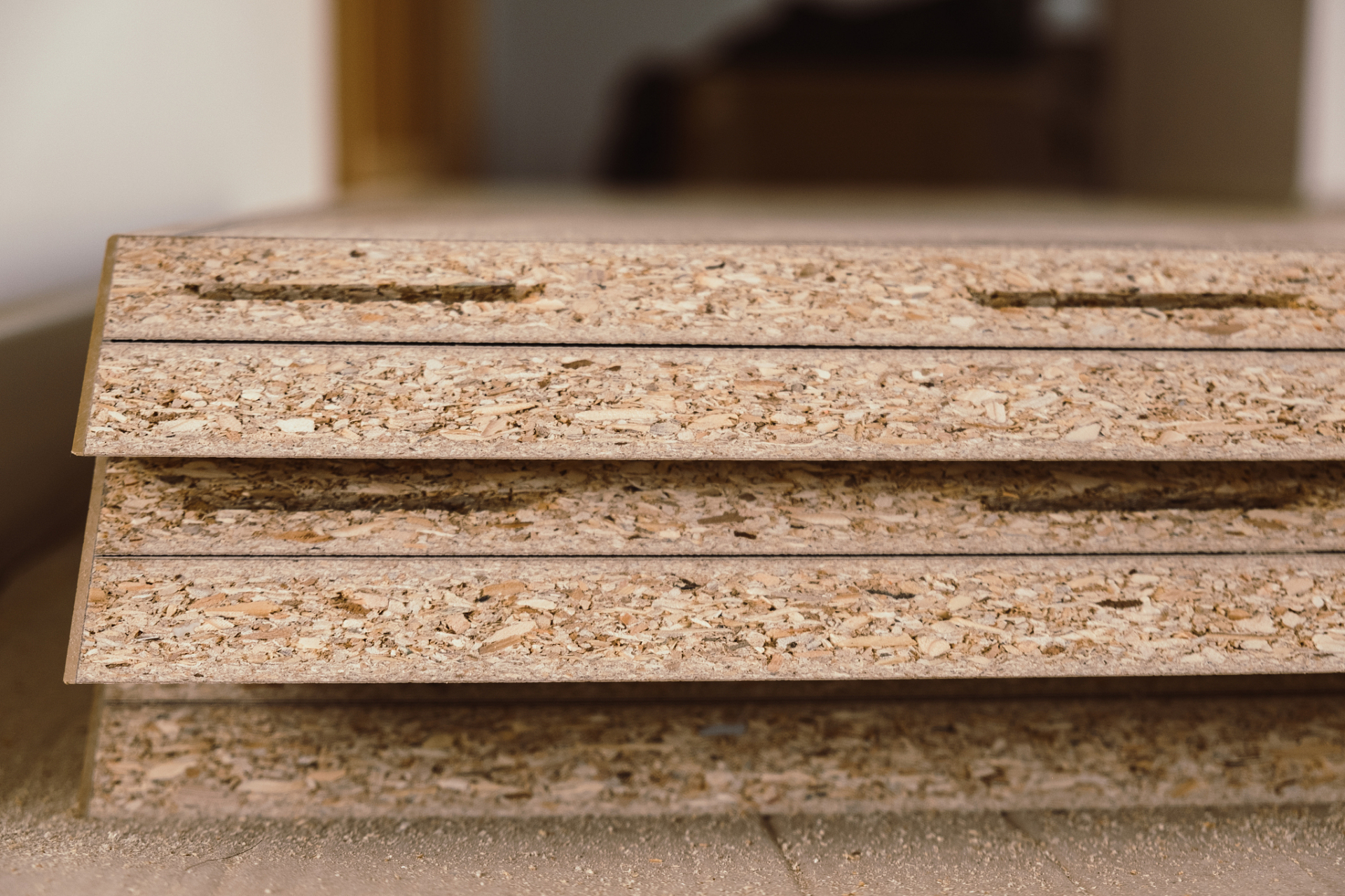 吉林森工集团旗下品牌,以生产高质量的人造板闻名. 2