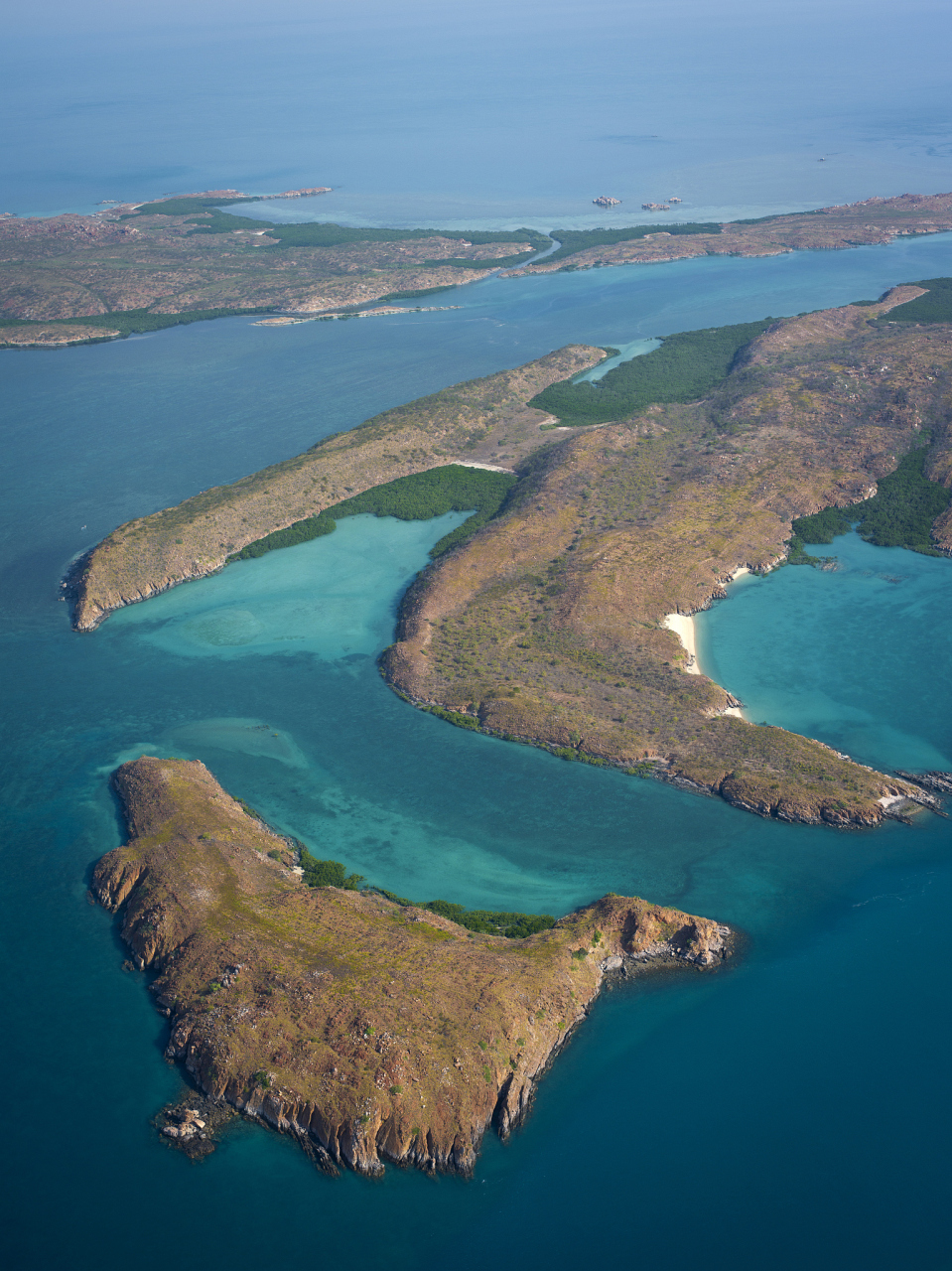 隶属厄瓜多尔,位于南美大陆以西1000公里的太平洋面上,群岛面积7500多
