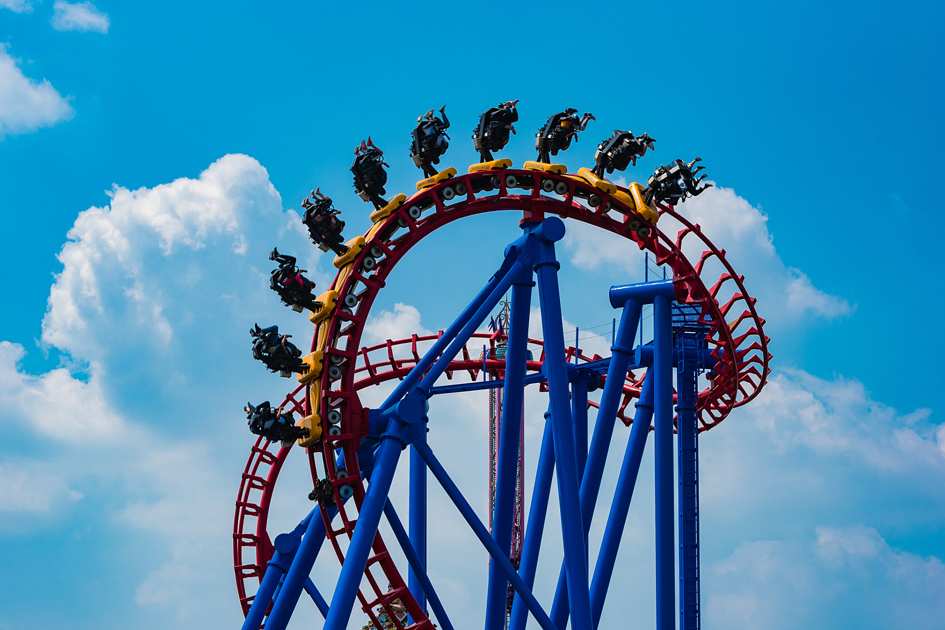 大同方特真好玩# 要说大同方特最刺激的项目,当属悬挂式过山车了　