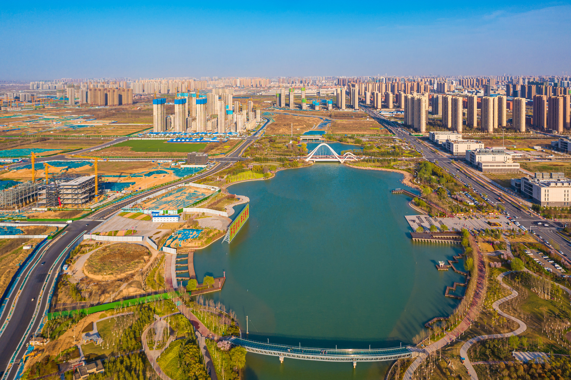 前不久河南郑州龙子湖大学城火了,龙子湖大学城本科和专科院校加评创