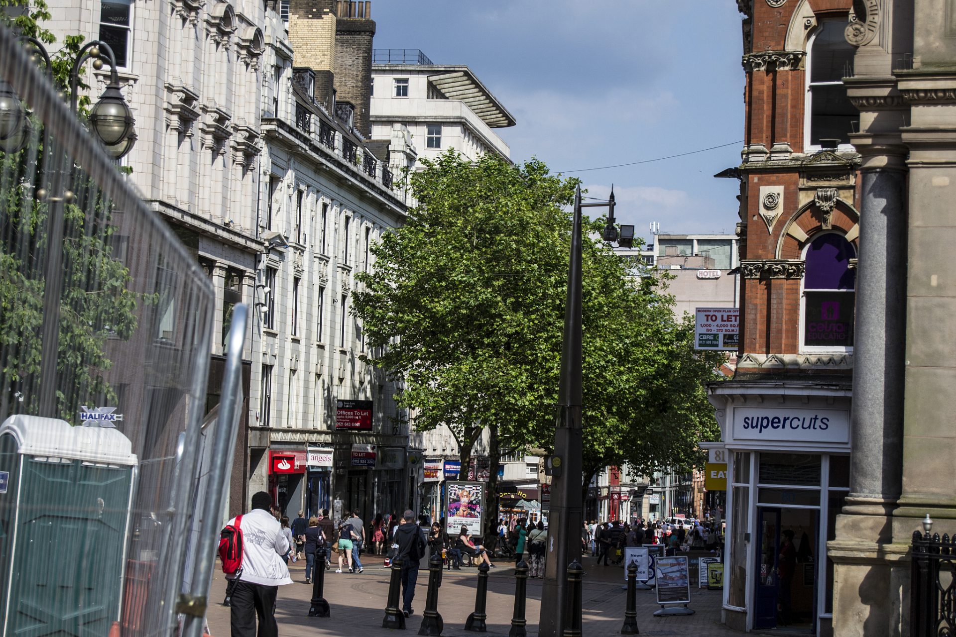 漫步巴黎灵魂之路 —— 圣米歇尔大道:穿越历史与现代的梦幻之旅