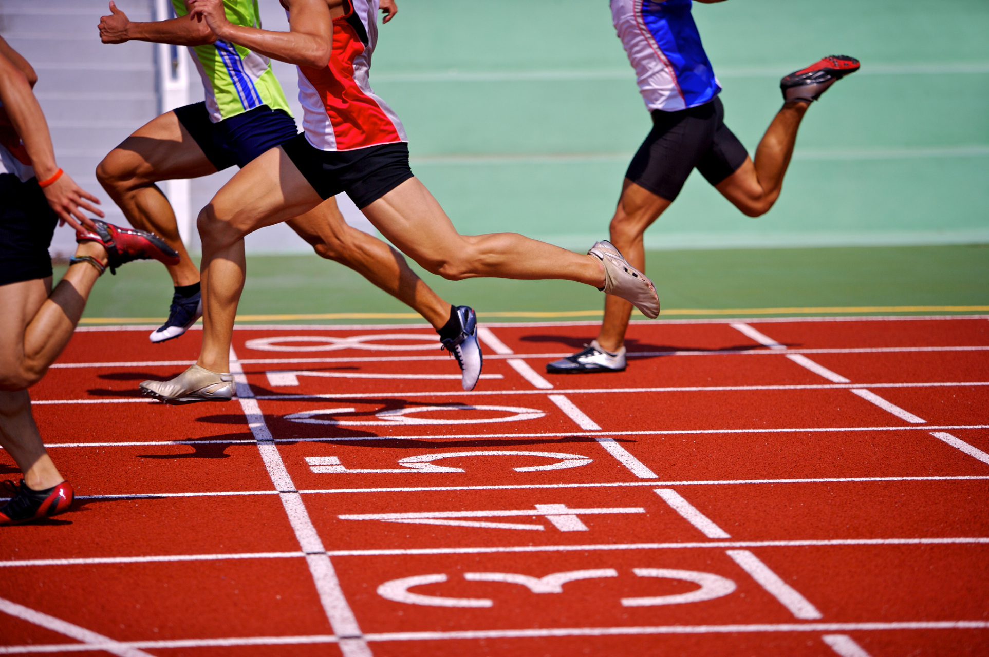 在一般的高中生体育测试中,男生跑完50米,6秒3的