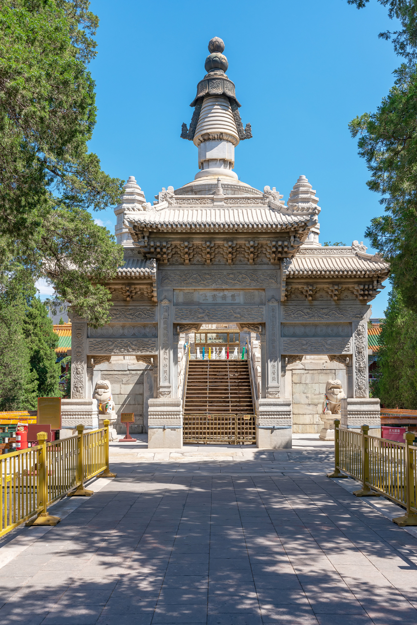 河南旅游必去景点:   洛阳龙门石窟     从东魏延绵至北宋的精雕细琢
