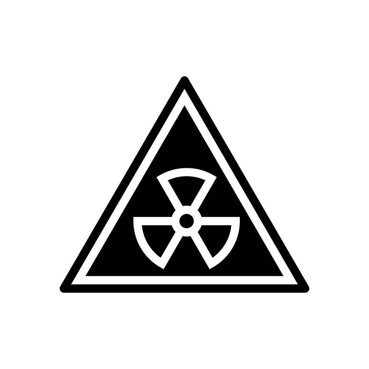 首先,这次事故提醒我们,核能安全需要更加严格的管理和监管