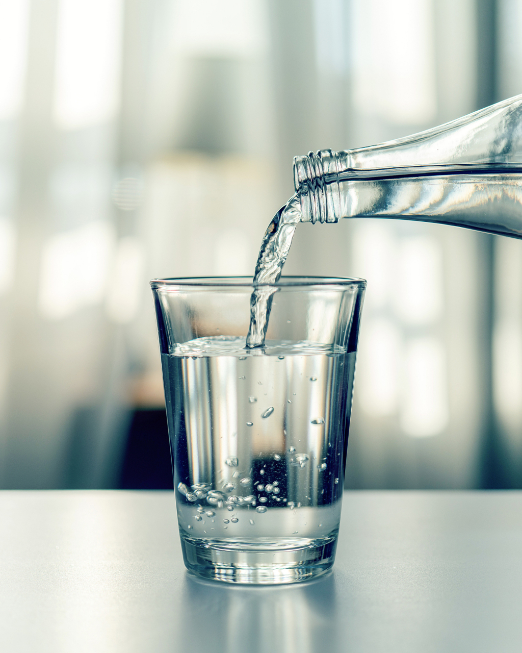 女神养成记——早晚两杯白开水  充足的水分是健康和美容的保障.