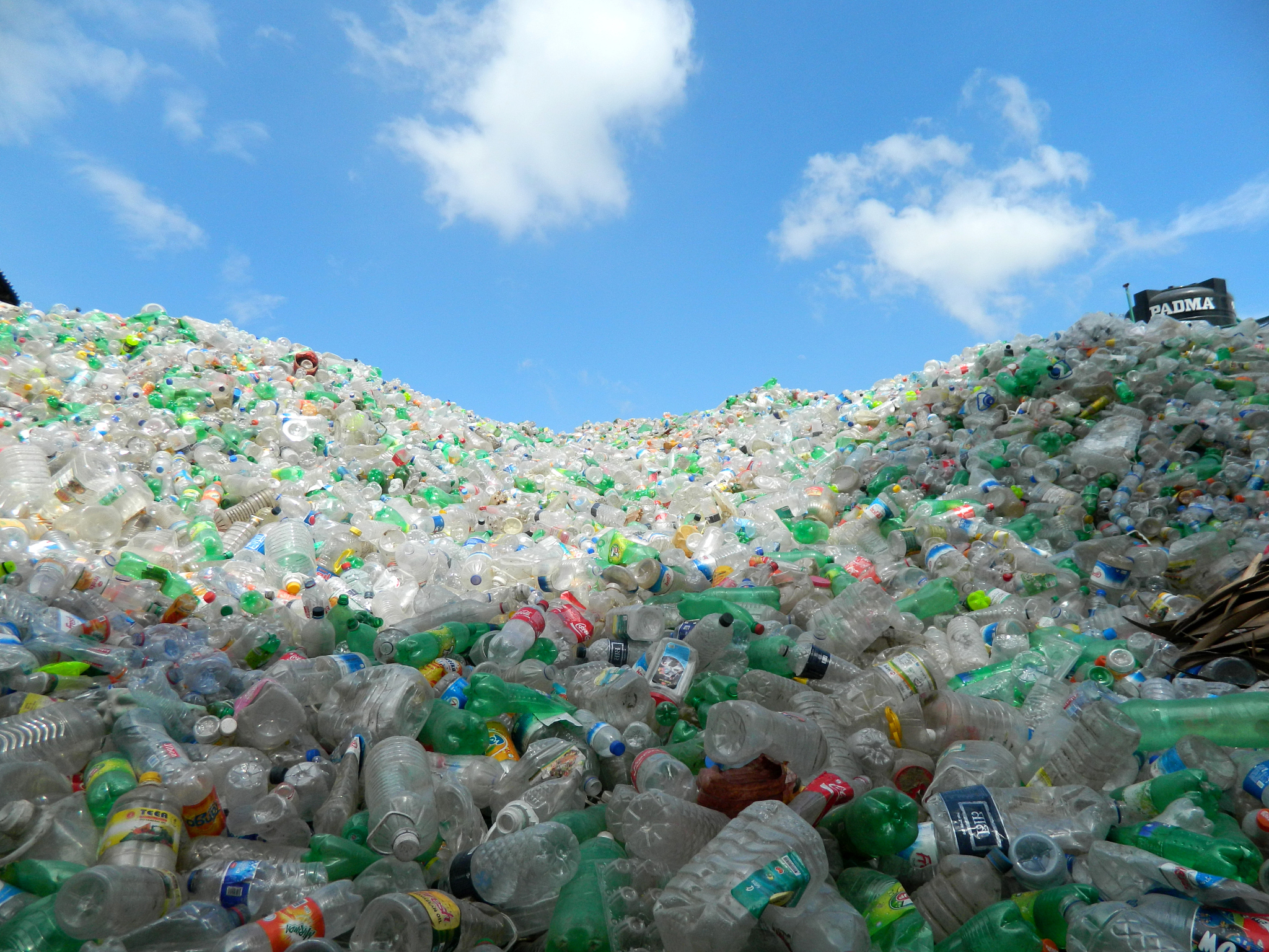 塑料瓶属于什么垃圾?塑料瓶是固体废弃物吗
