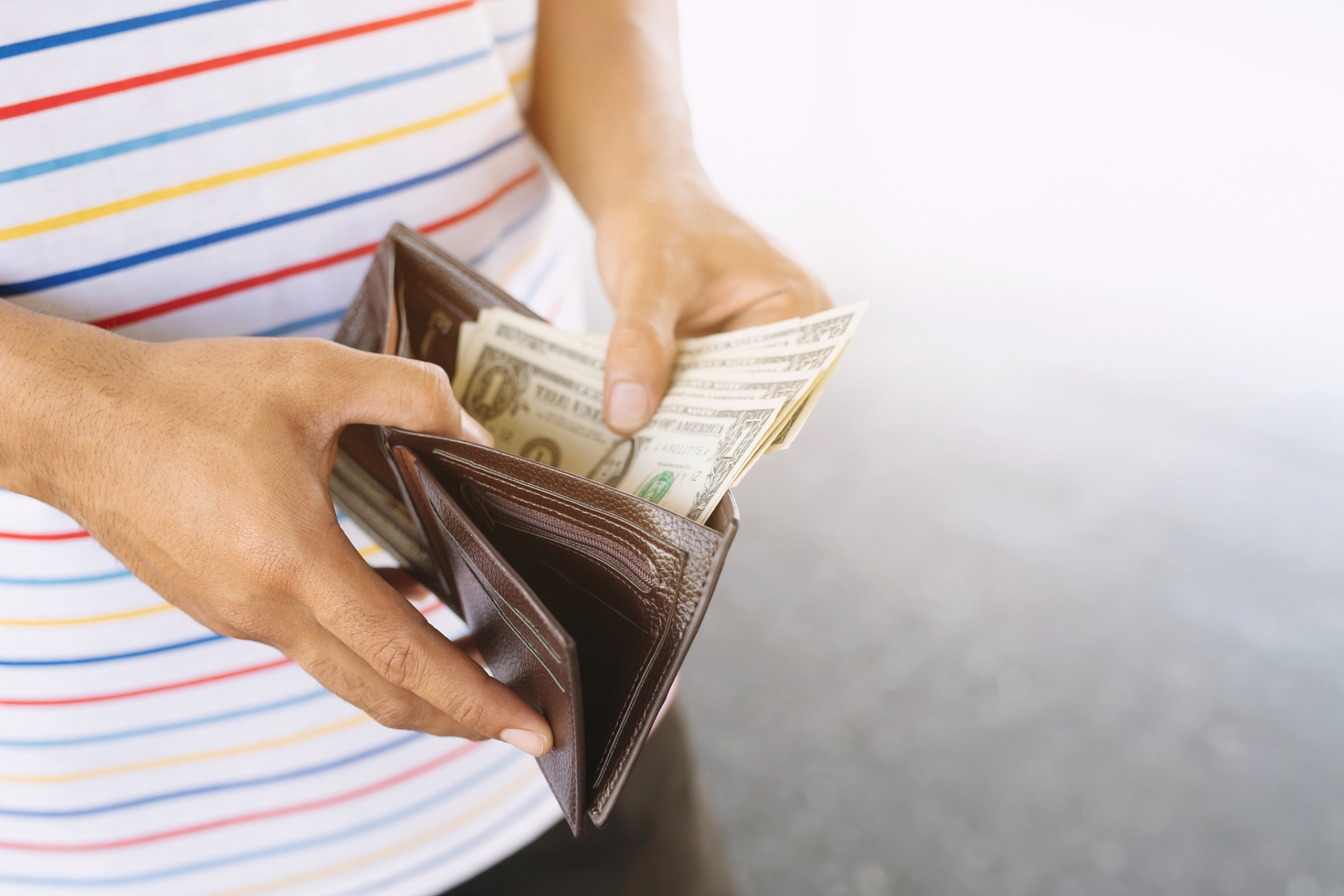 别让金钱伤感情!存私房钱应对困境,是共度风雨的智慧之举.