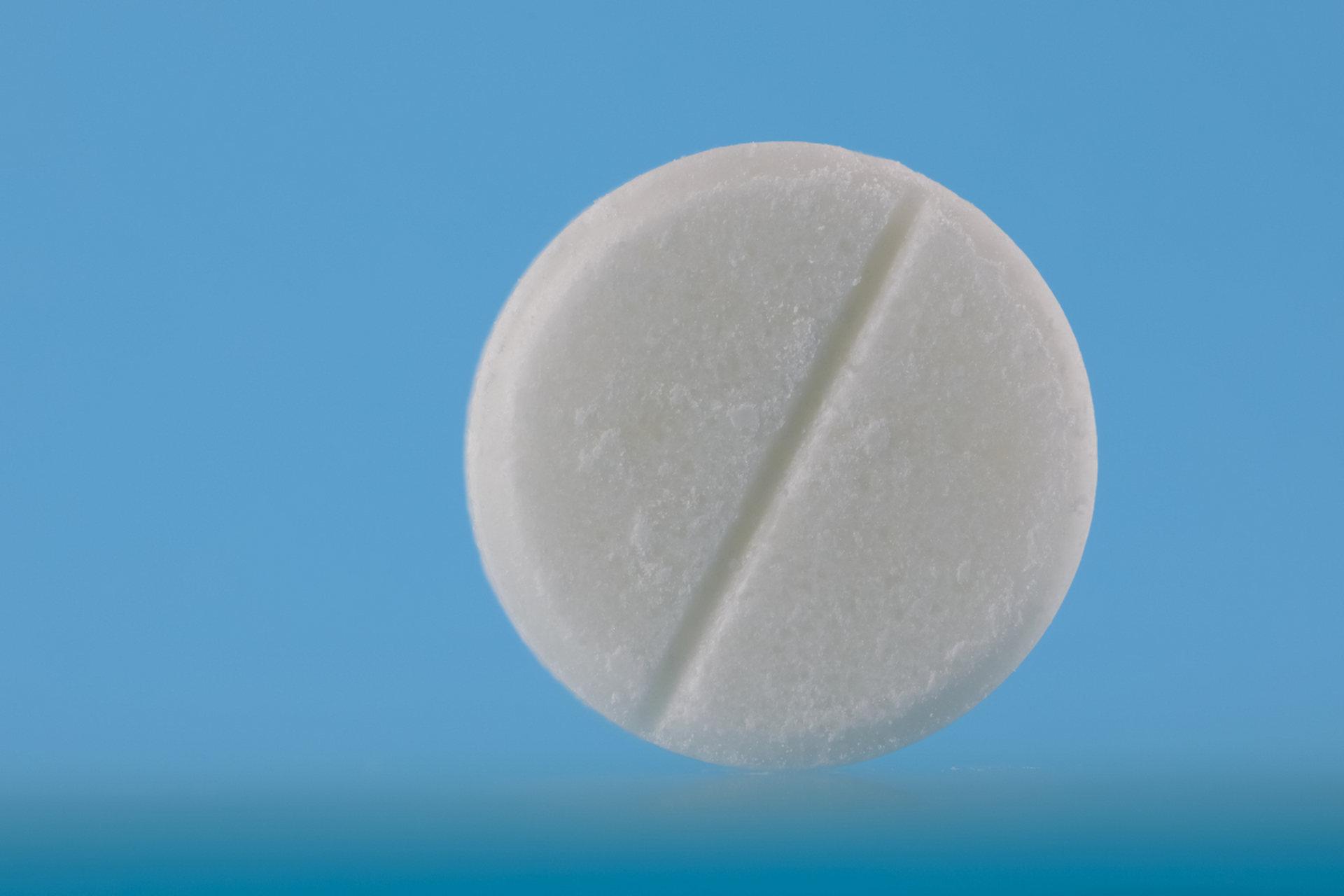 小苏打片也就是我们说的碳酸氢钠片,我们喝的苏打水就是这个,那么