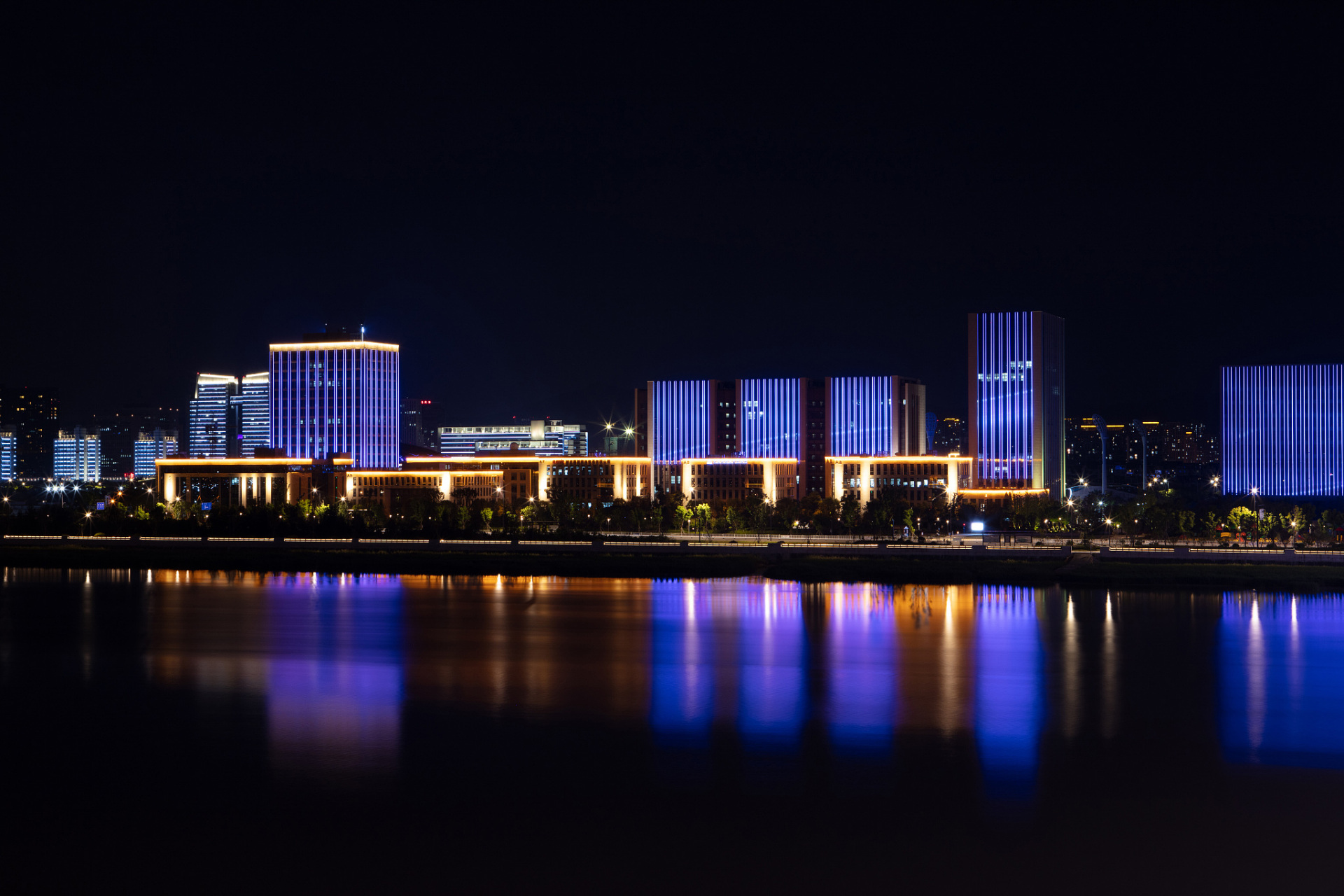 网红打卡地辽宁杠杠滴# 本溪 #美好辽宁欢迎您# 本溪夜景很美 #振兴