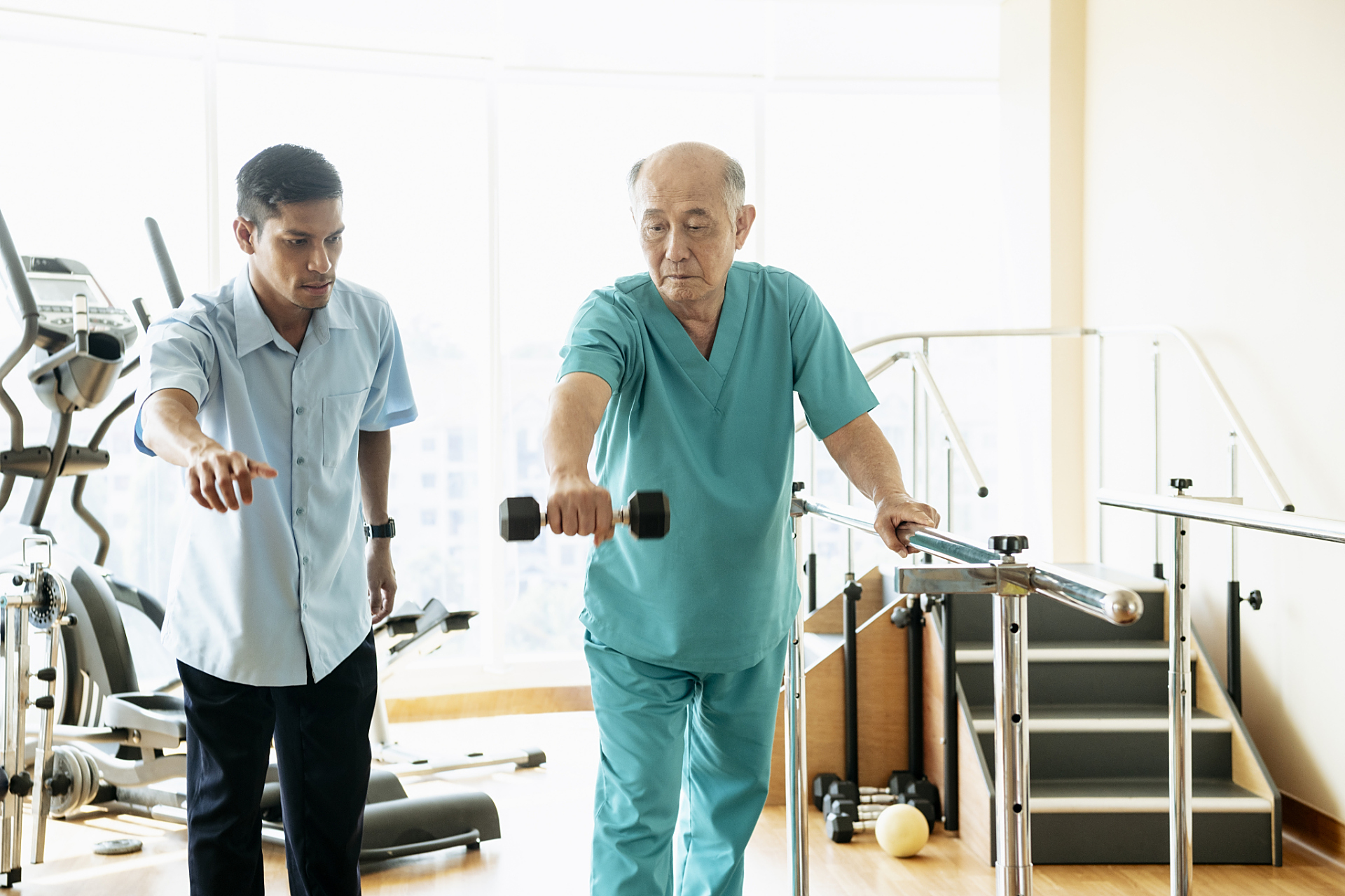 康复训练在脑梗偏瘫患者的康复过程中起到至关重要的作用,以下是坚持