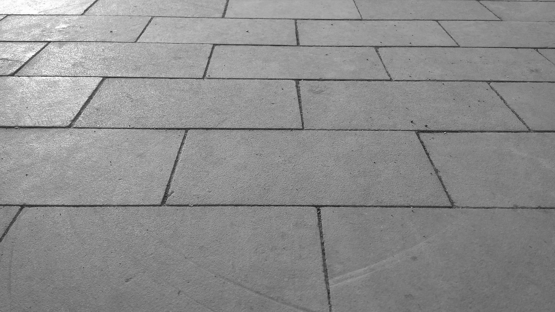 芝麻黑花岗岩有分大,中,细三种花色,芝麻黑花岗岩硬度很高,摩氏硬度在