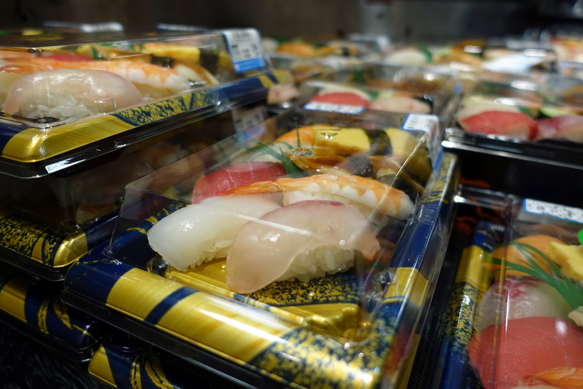 山姆会员店寿司致多人上吐下泻 近日,上海山姆店会员爆料,吃了店内