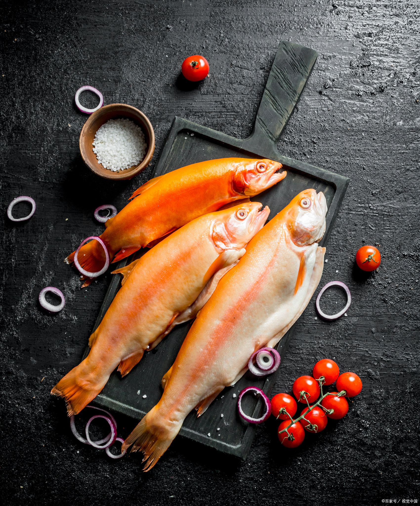 红鳟鱼与三文鱼:营养与口感的终极对决