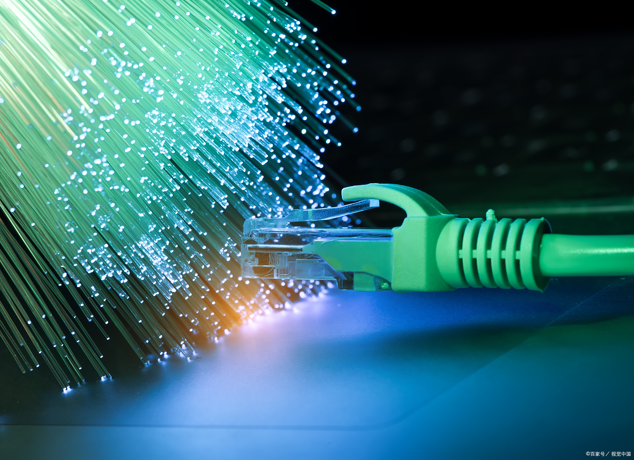 光芯片和器件作为光通信网络的基石,是抢占新一轮科技革命和产业变革