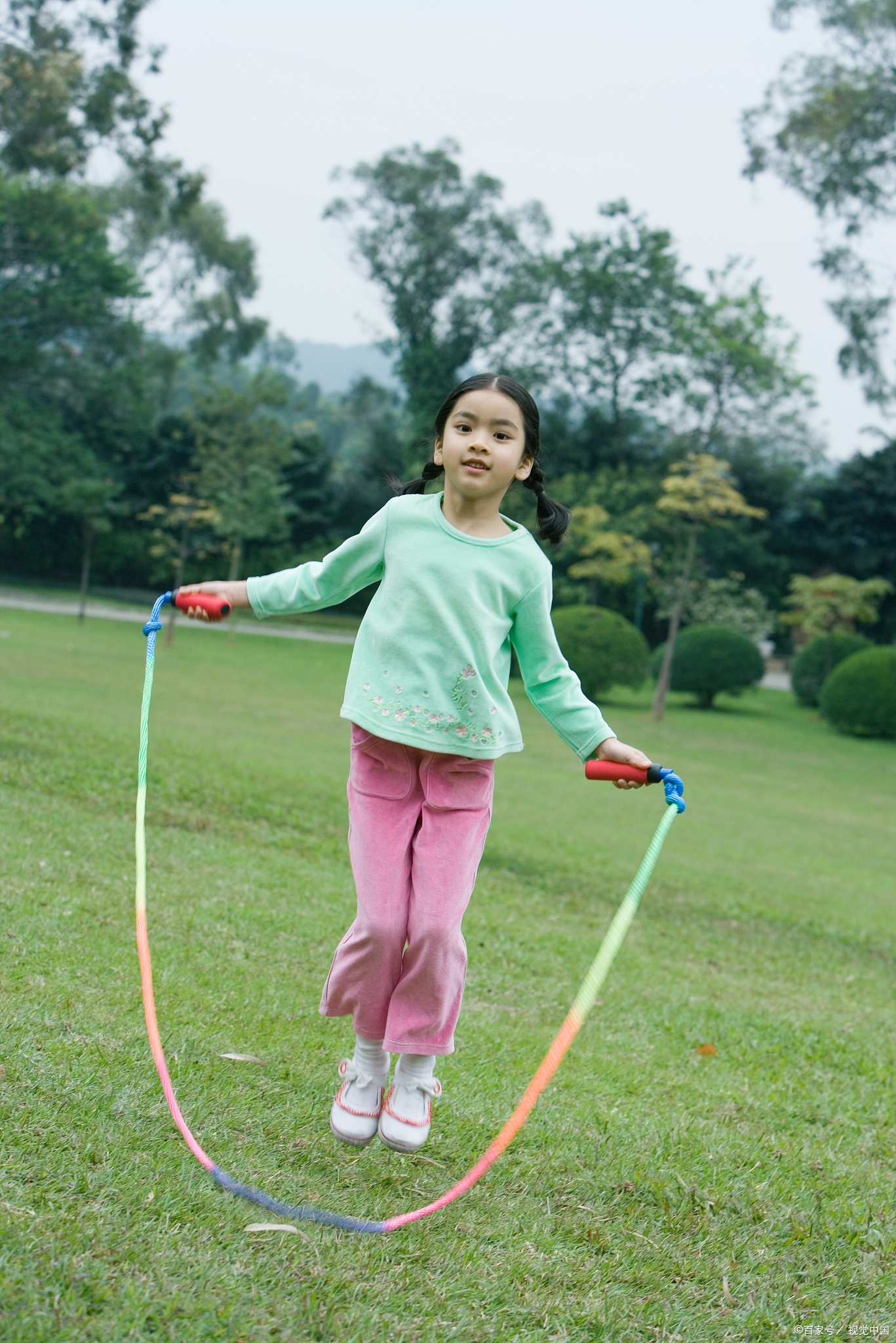儿童学跳绳的技巧方法,跳绳是一项朴素而又充满活力的运动