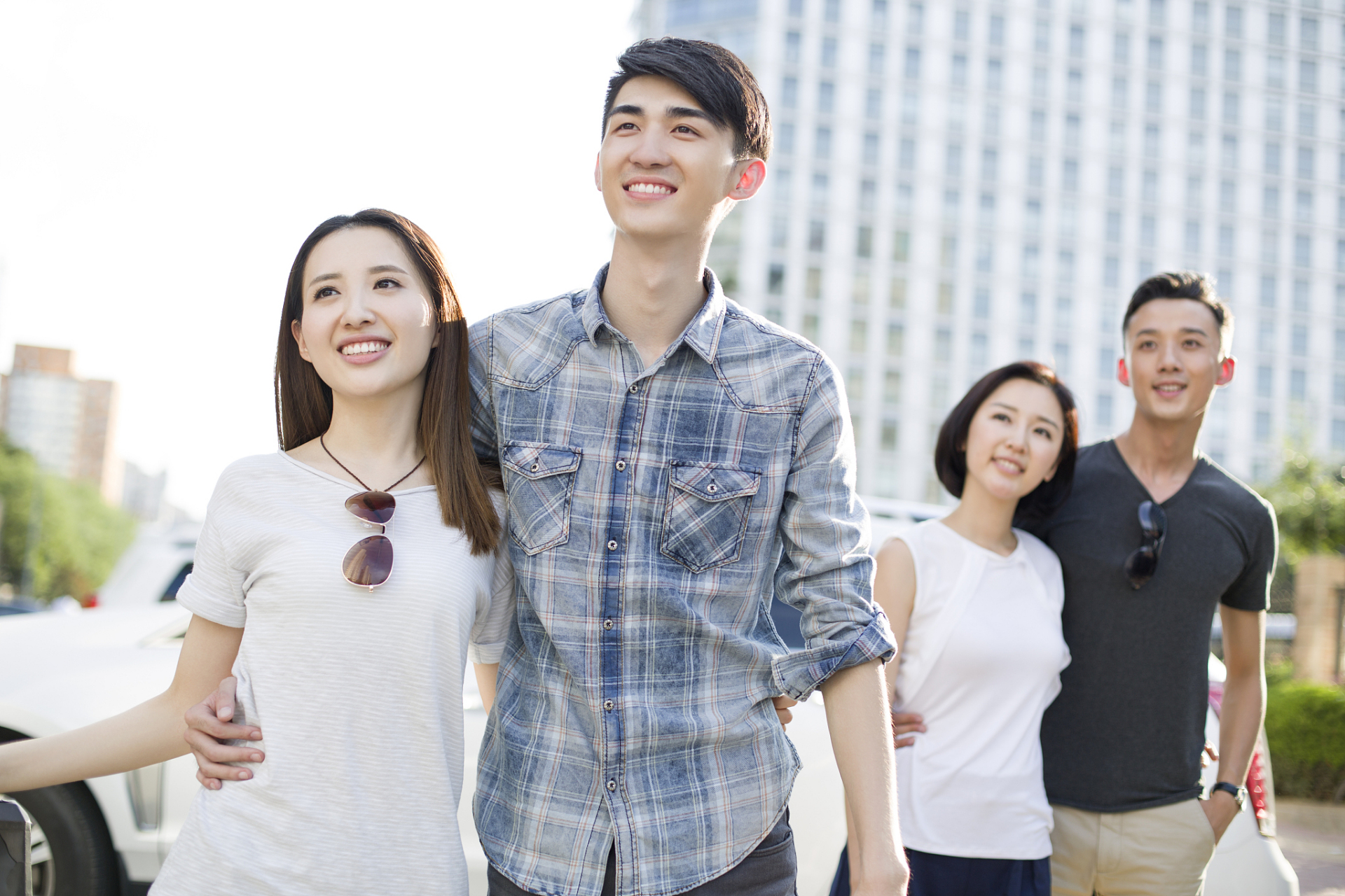 世界主要国家青年男女比例 1:中国,120:100,男多女少,年轻人娶媳妇不