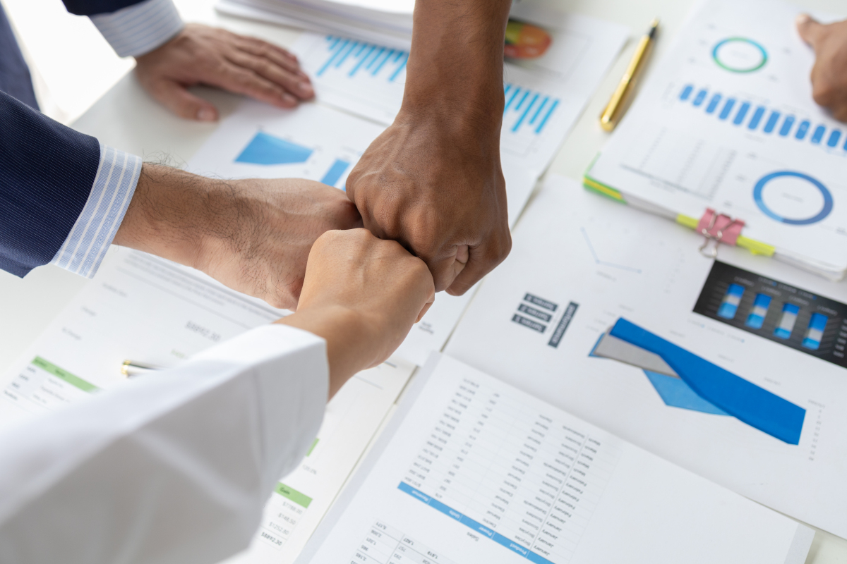 政府提供支持,包括简化行政手续,税收优惠,降低融资成本,知识产权保护