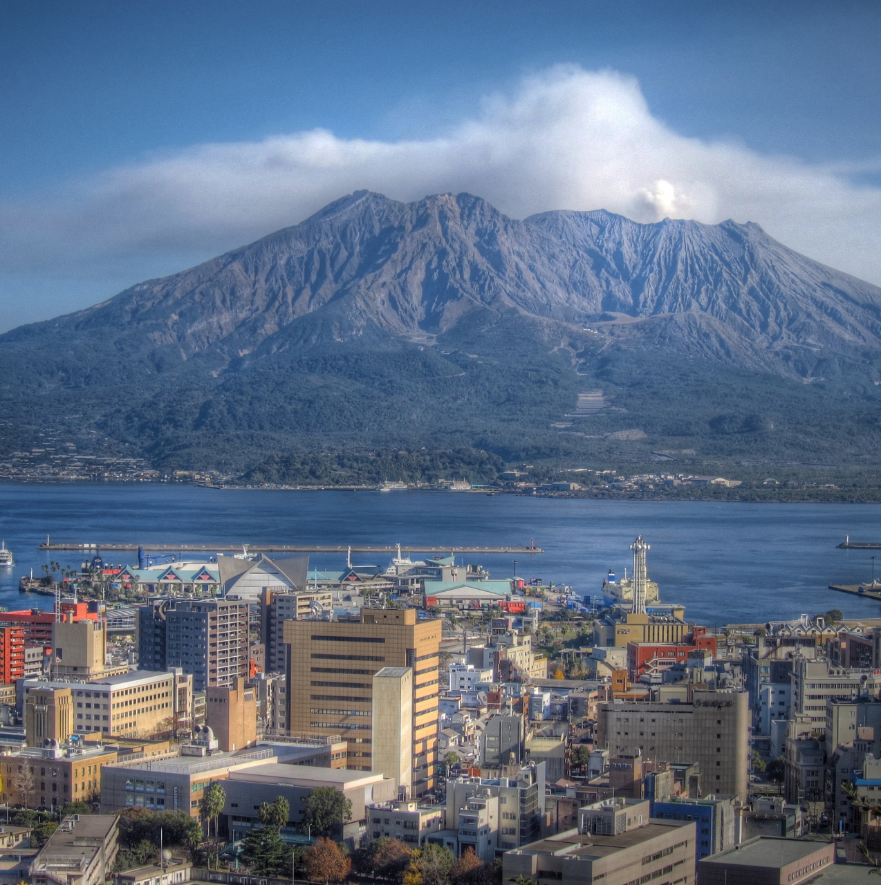 日本鹿儿岛县吐噶喇列岛近日发生了一系列地震,提醒人们关注地震的