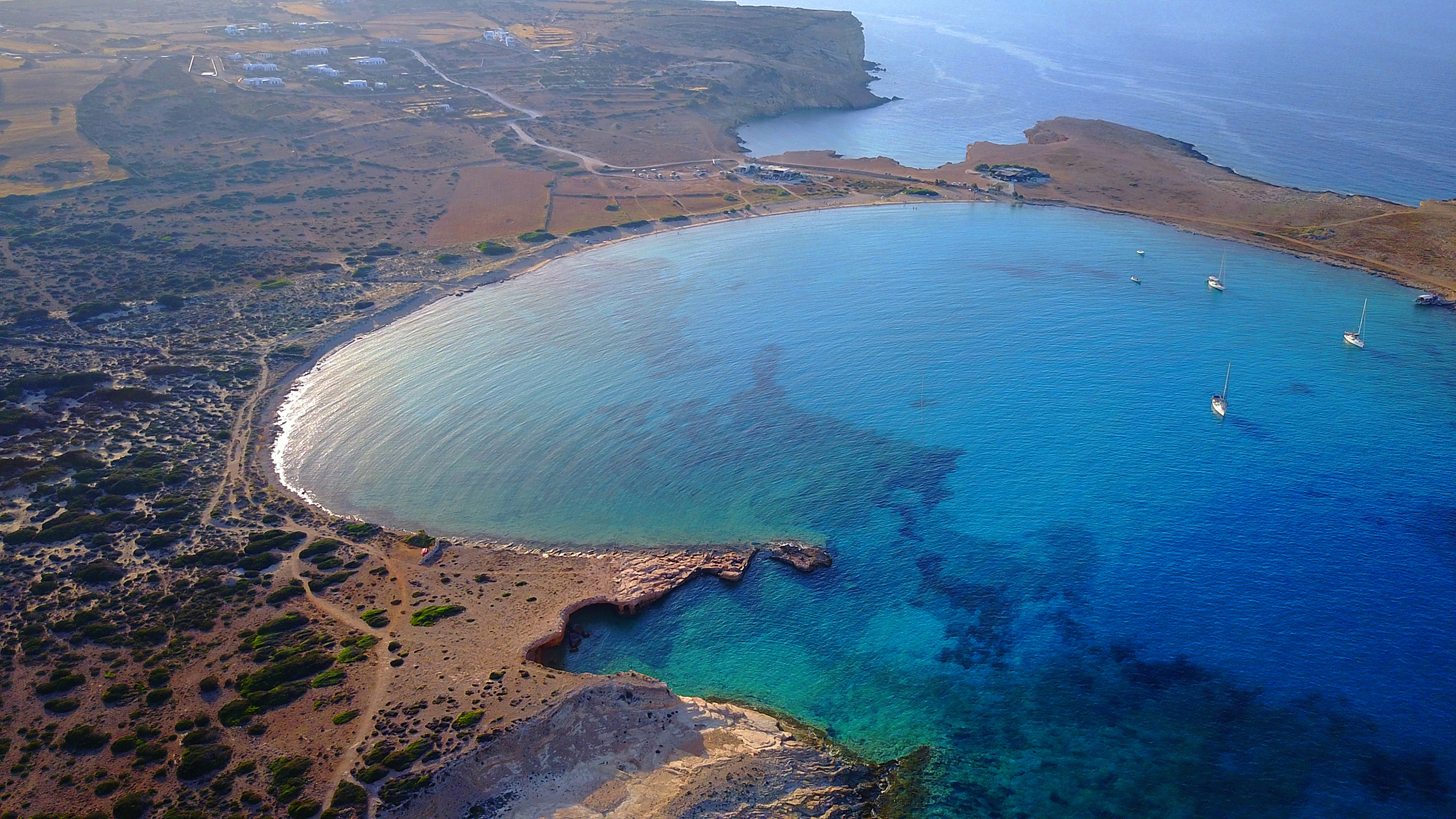 酒杯湾,位于东海岸附近的科莱斯湾,被誉为世界上最美的海湾之一.