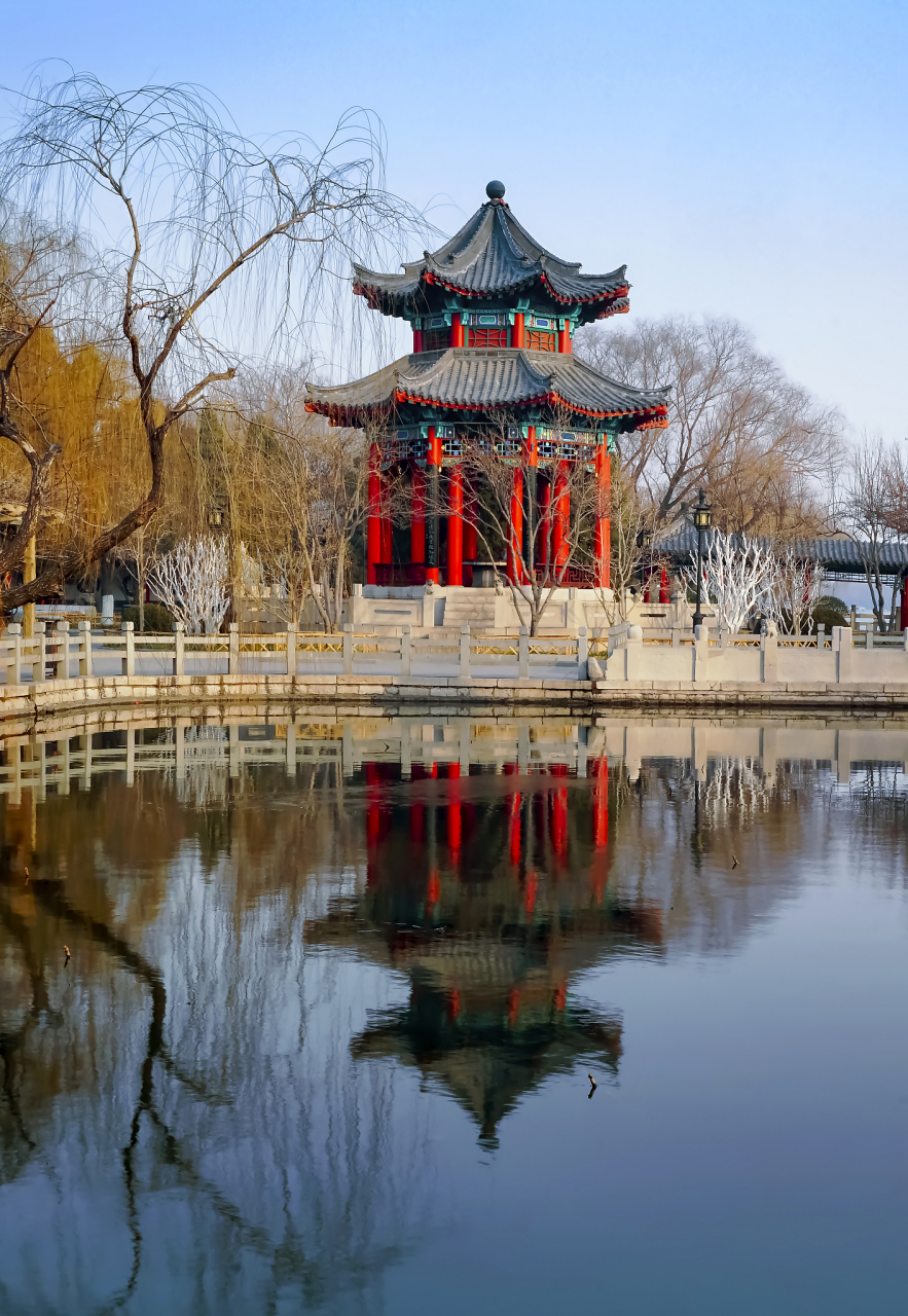 位于山东省济南市中心的天下第一泉风景区,被评为aaaaa级旅游景区.