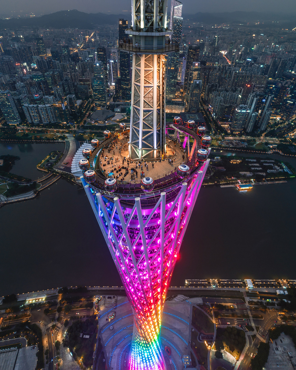 广州塔,这座被誉为"中国第一高塔"的建筑,是广州城市的地标之一.如果