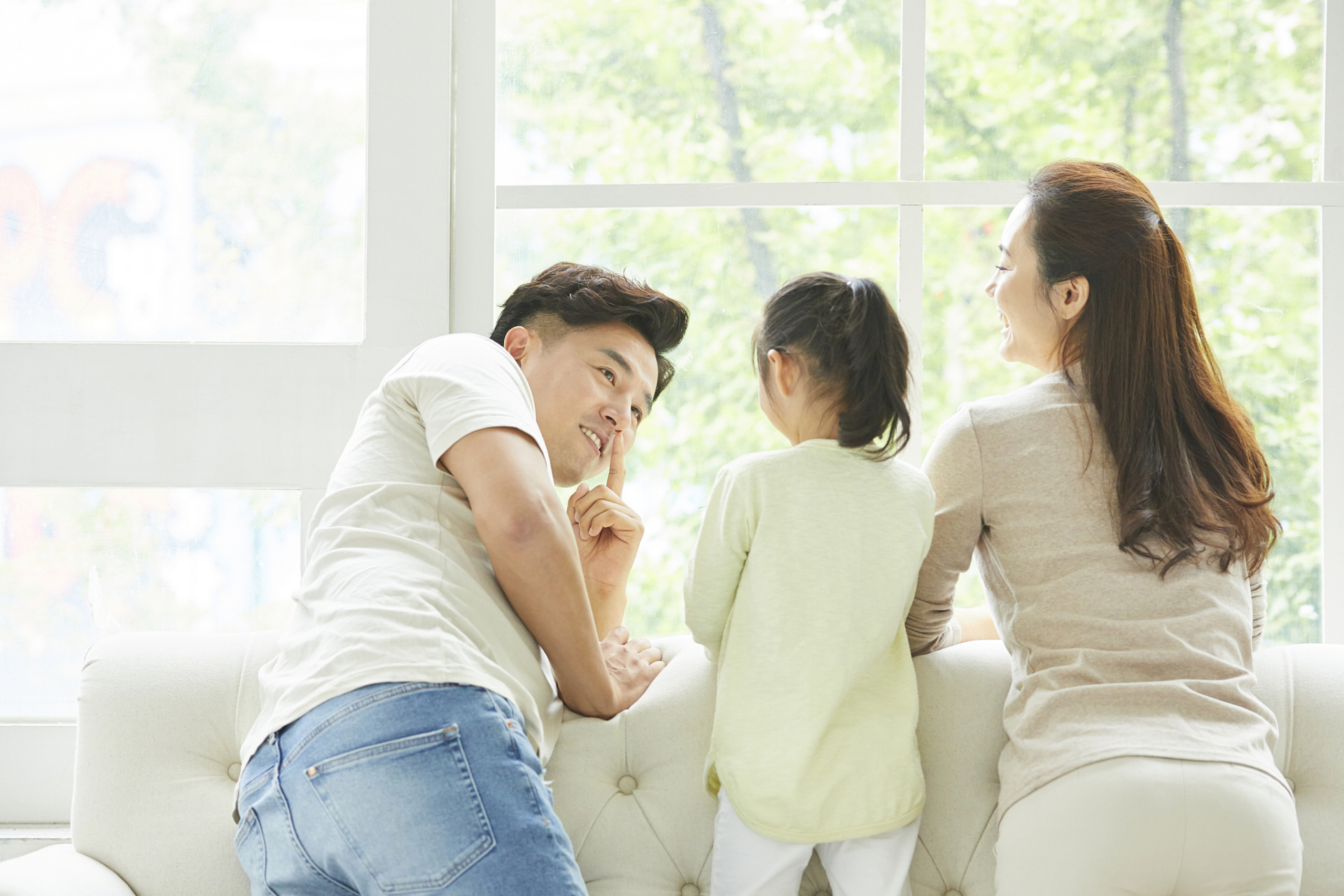 kid:good morning, mom and dad! 孩子:爸爸妈妈,早安!