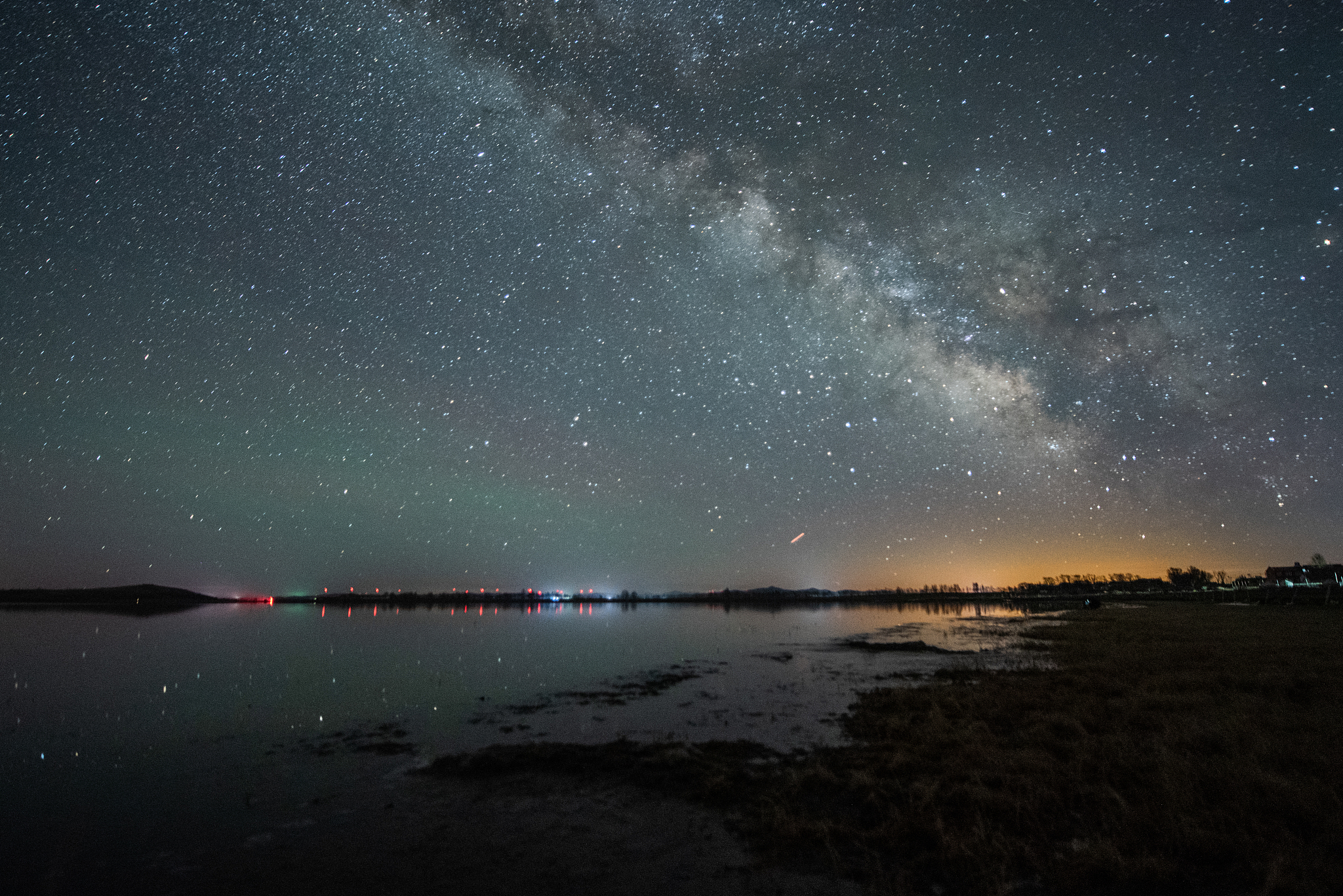 青海湖的夏夜星空