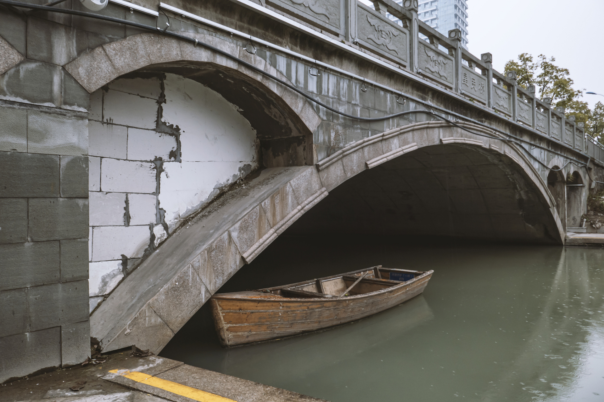 云间第一桥,俗称跨塘桥,位于松江县松江镇西端,跨越古浦塘.