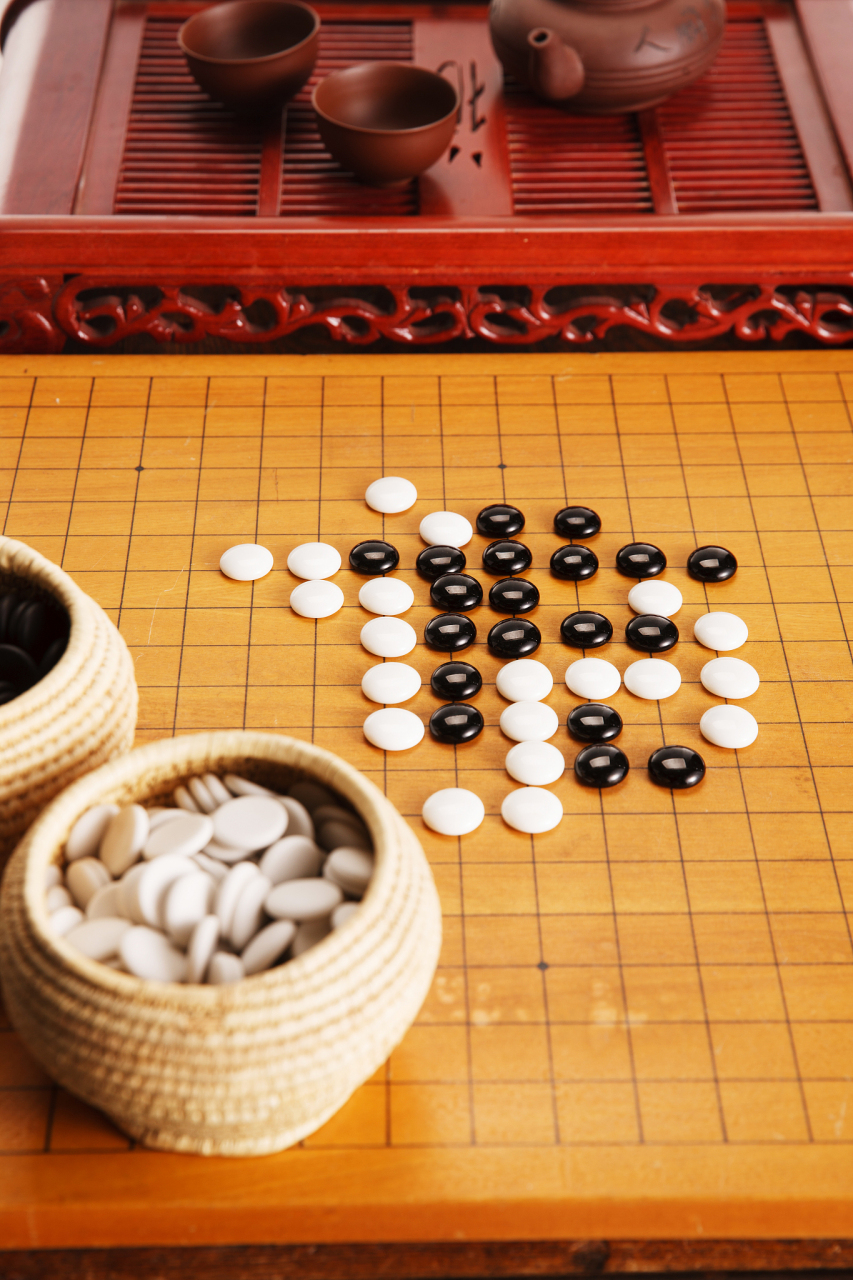 围棋的棋盘为正方形,由19条横线和19条竖线交叉而成,共有361个交叉点.