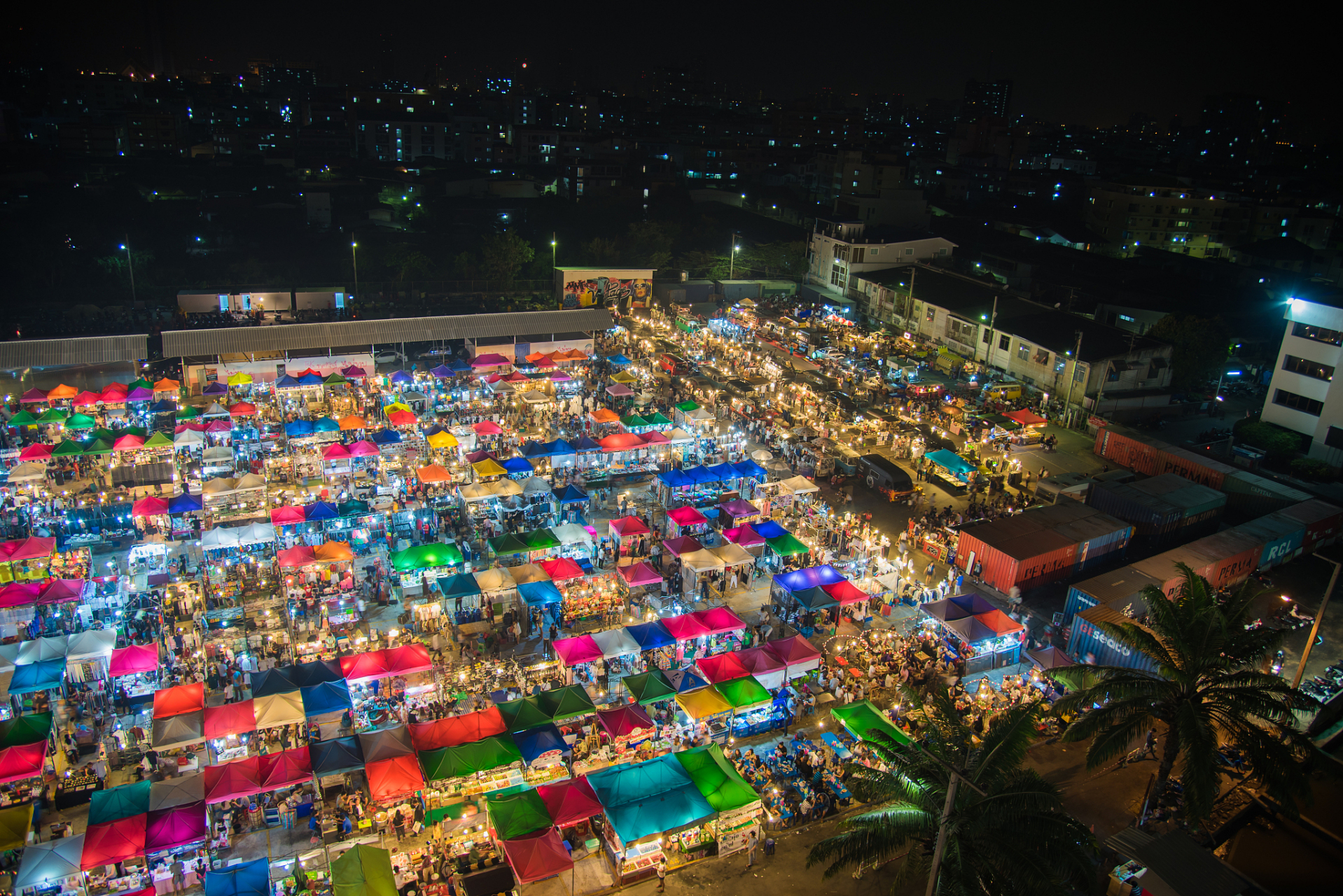 网传:兰州市民穿汉服进夜市被拦 甘肃兰州大众巷新光夜市因为保安不