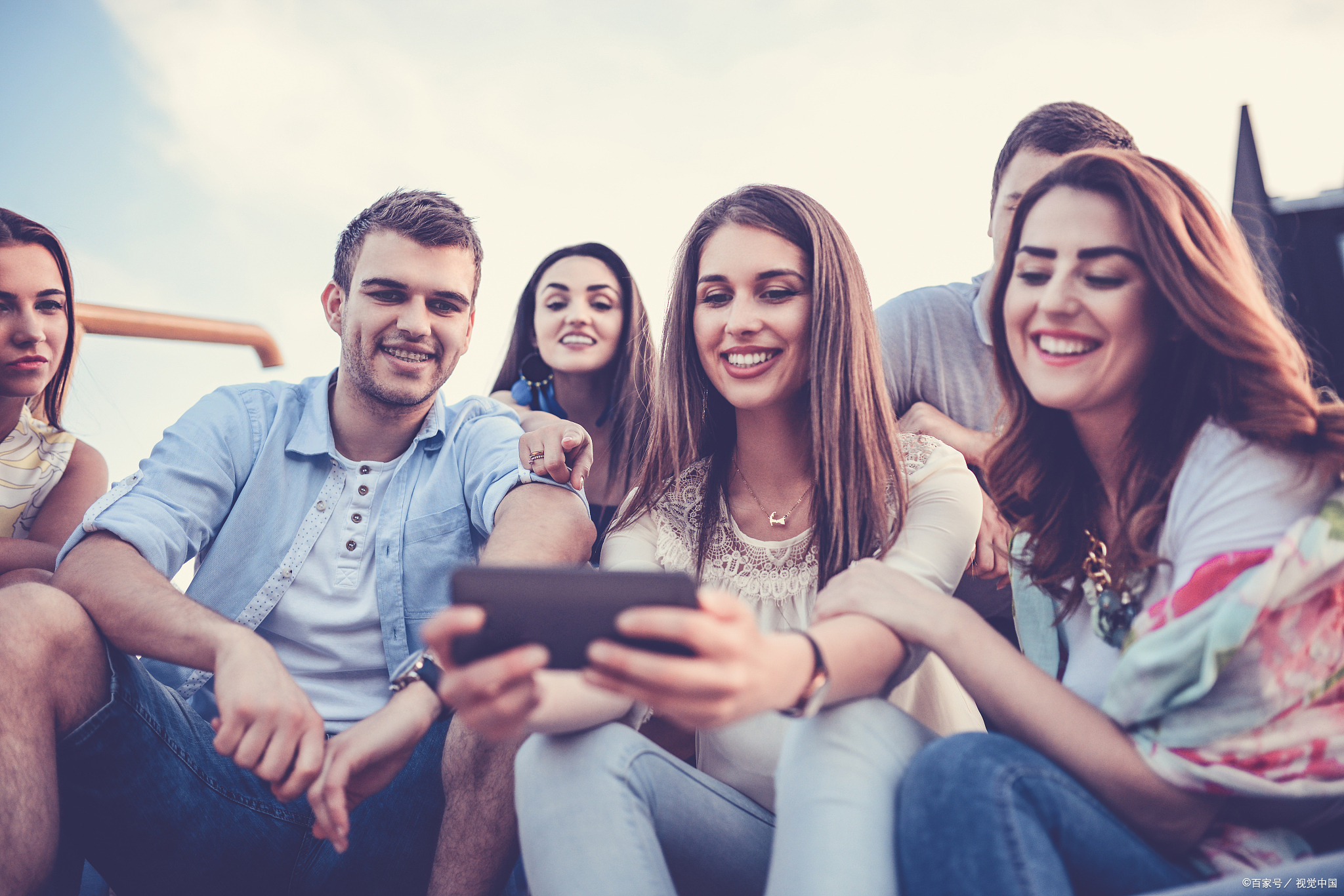 每个人都有自己独特的故事和背景,每一次交流都可能